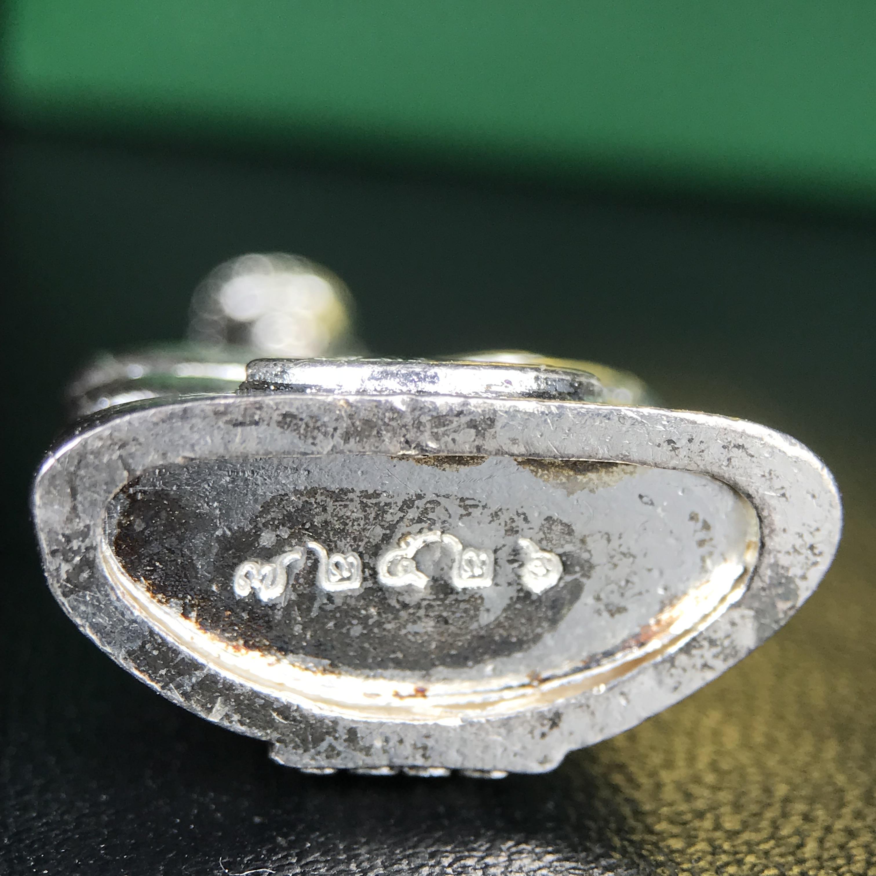 พระพุทธโสธร รุ่น กศก. 120 ปี เนื่องในโอกาสครบ 120 ปี กรมศุลกากร กระทรวงการคลัง จัดสร้าง ปี 2537 เนื้อเงินบริสุทธิ์ 99.9% ผิวขัดเงา(งานบริษัท แพรนด้า จิวเวลรี่)สวยงดงาม ทรงคุณค่า