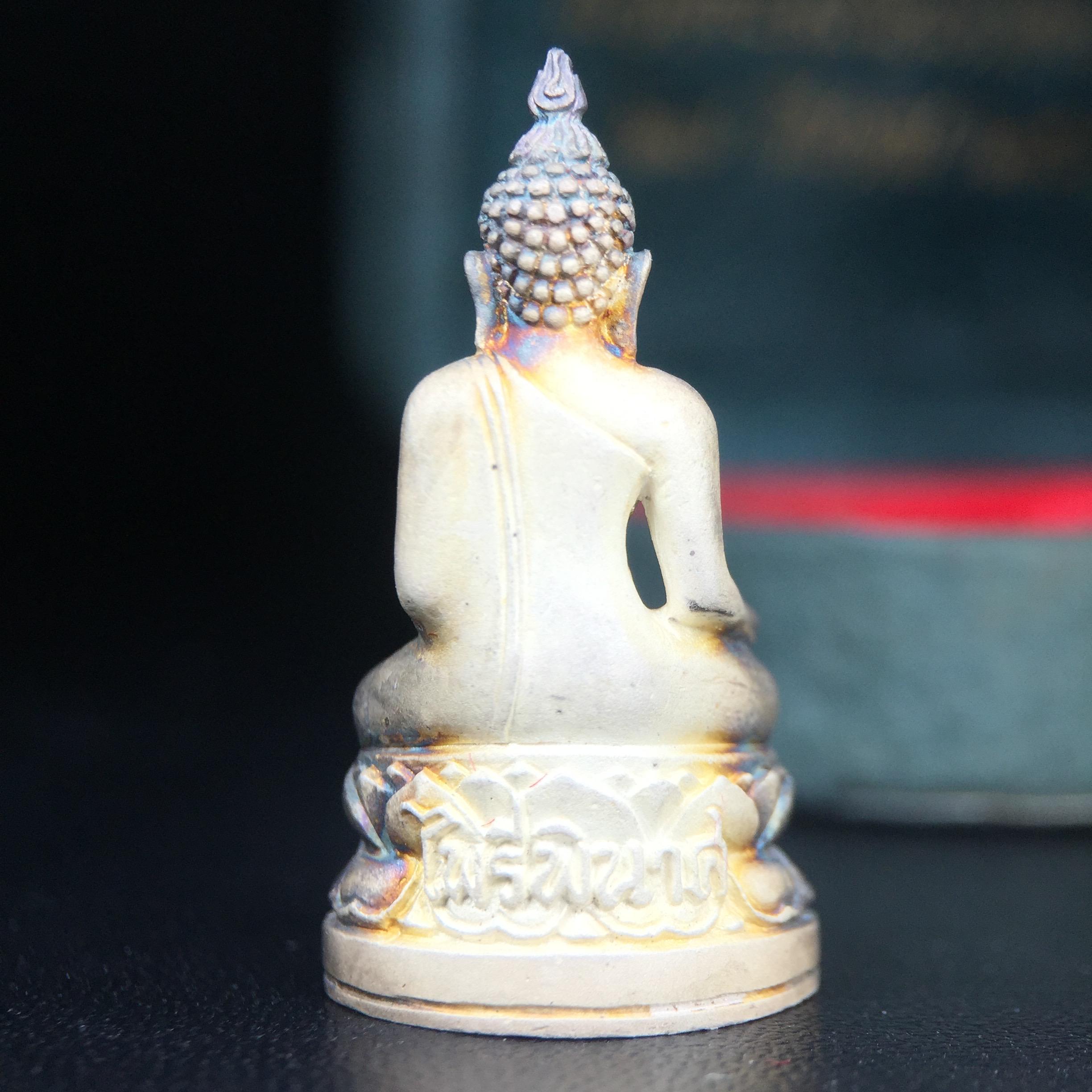 พระกริ่งไพรีพินาศ ตรากาญจนาภิเษก วัดบวรนิเวศวิหาร ที่ระลึกในหลวงรัชกาลที่9 ครองสิริราชสมบัติครบ 50 ปี เนื้อเงิน(สภาพผิวเดิม ขึ้นสีรุ้งธรรมชาติ สวยแบบนิยม)พร้อมกล่องบรรจุเดิม ครบ สมบูรณ์ ชุดพระราชทาน(หายาก)