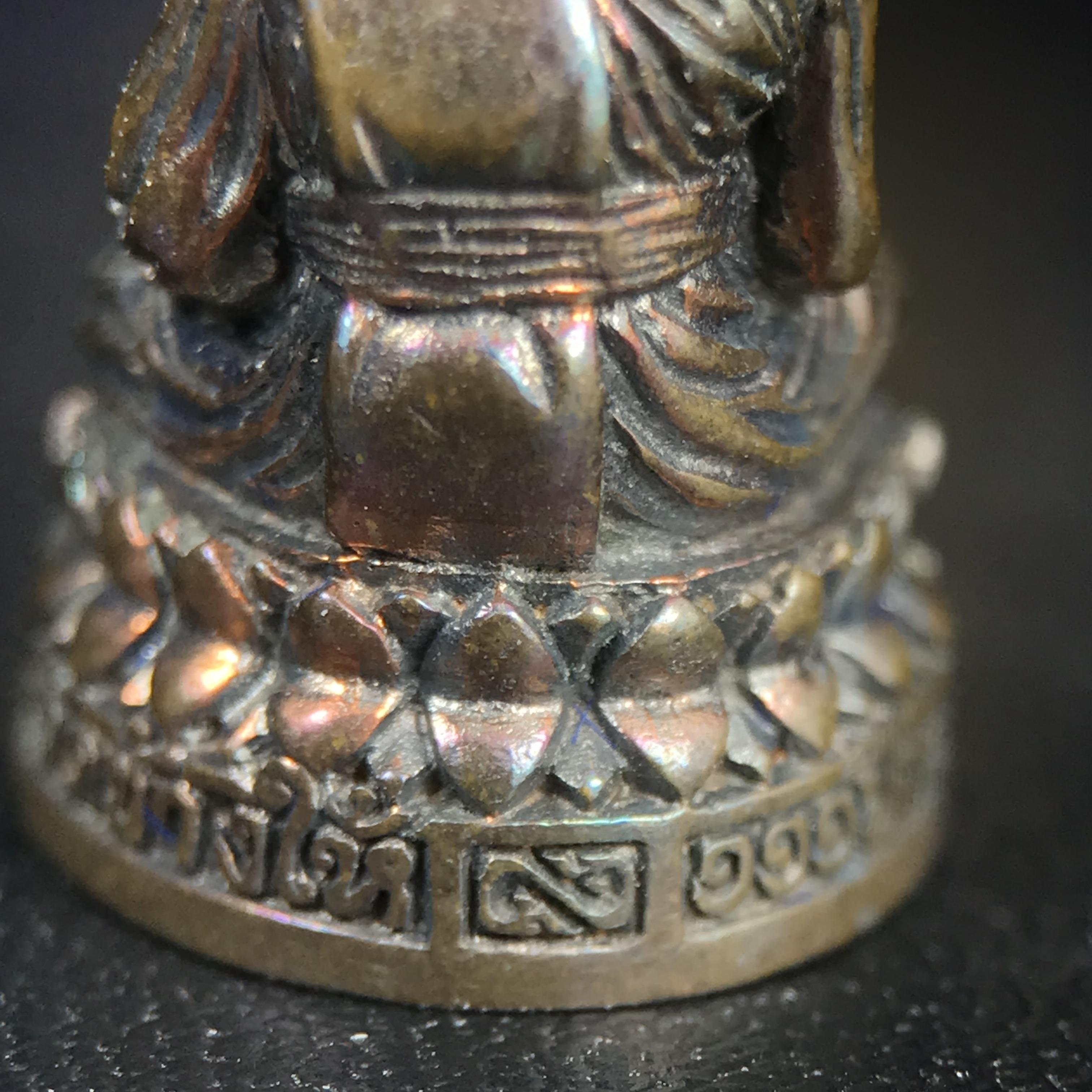 รูปเหมือนหล่อลอยองค์หลวงปู่ทวด รุ่น 111ปี กระทรวงกลาโหม เนื้อนวโลหะรมดำ-ปัดเงา ปี2540 พิธีใหญ่ เข้มขลัง นิยม พร้อมกล่องบรรจุเดิม(คัดสภาพสวยผิวเทพๆผิวรุ้งๆ)ทั้งพิธีทั้งพุทธศิลป์ทรงคุณค่าอีกหนึ่งรุ่นยอดนิยม