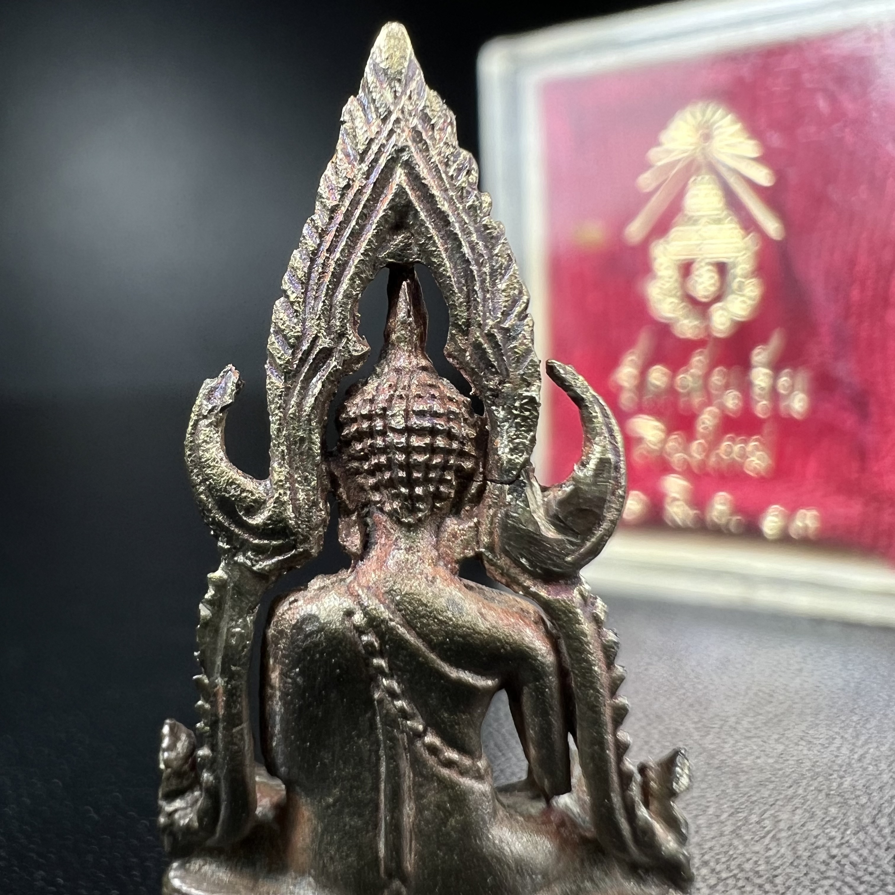 พระพุทธชินราช วัดพันอ้น จ.เชียงใหม่ ปี 2513 เนื้อนวโลหะ สภาพสวยจัดกล่องครบ(1ใน 2513 องค์)(พระดี ปีลึก พิธีใหญ่ เกจิในยุคร่วมปลุกเสก นิยม)อีกหนึ่งผลงานที่นายช่างเกษม มงคลเจริญ เป็นผู้ ออกแบบ และ แกะบล็อกพิมพ์ หลวงปู่โต๊ะ วัดประดู่ฉิมพลี ร่วมปลุกเสก