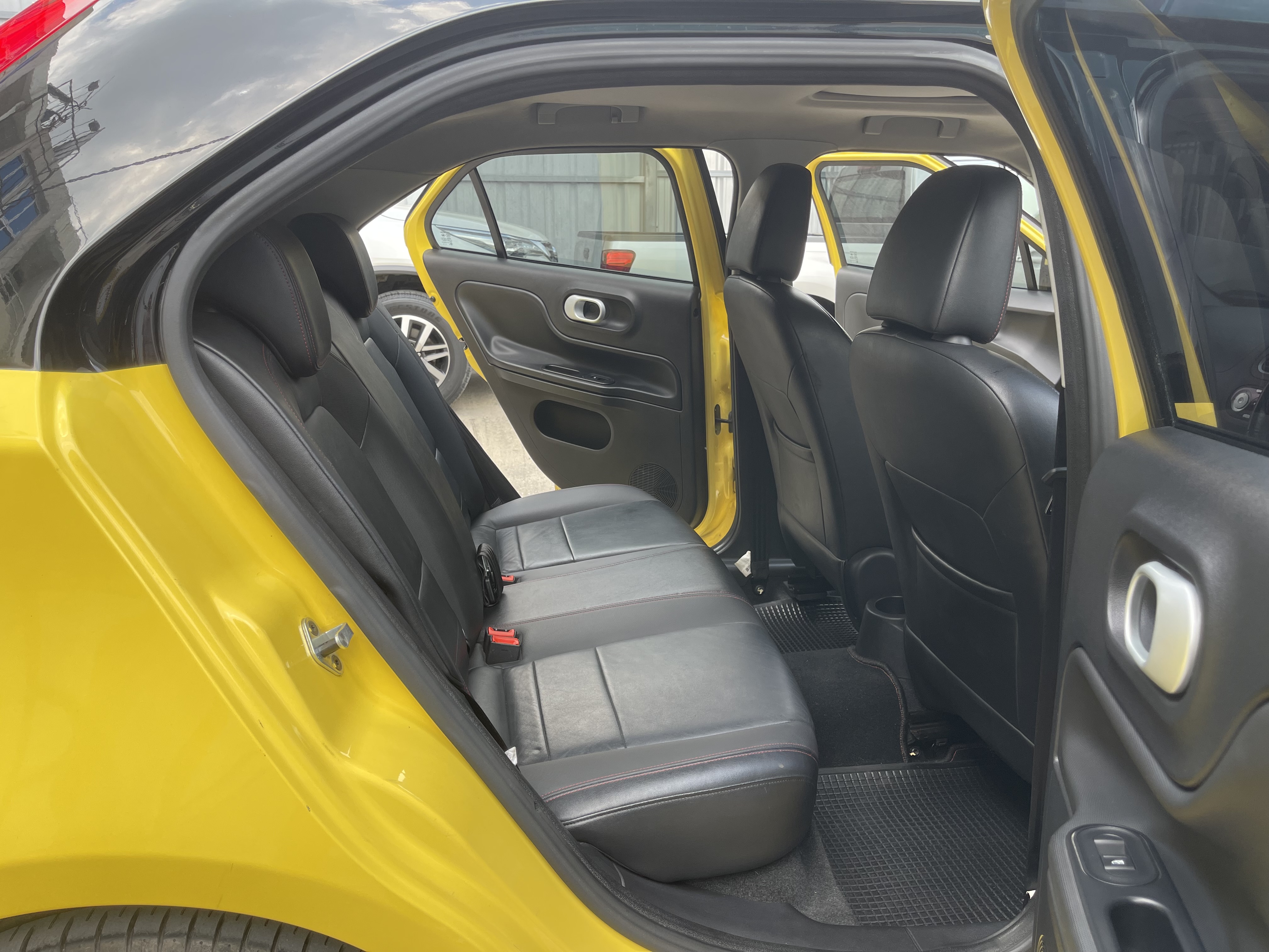 MG MG3 1.5 X (Twotone) Sunroof At 2016 เหลือง-ดำ