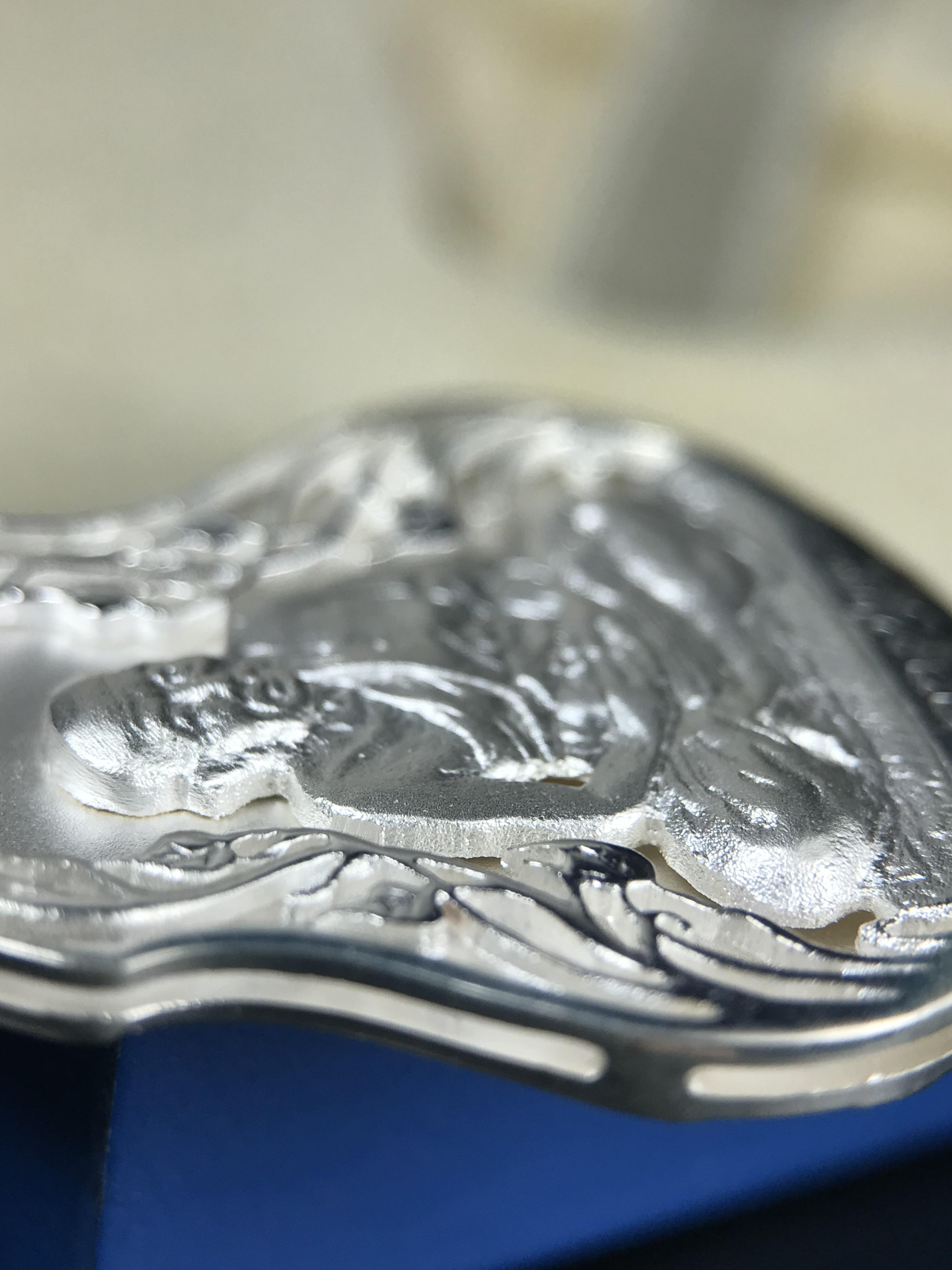 เหรียญหลวงปู่ทวด พระนามาภิไธย สก. แบบงานฉลุโบราณ(HAND MADE) ปี 2544 เนื้อเงิน(ผิวสวย) พิธีปลุกเสก ณ อุโบสถวัดช้างให้ และ พิธีมังคลาภิเษก ณ พระอุโบสถ วัดพระศรีรัตนศาสดาราม(วัดพระแก้ว) (1 ใน 2000 เหรียญ)พบเจอน้อยหายากมาก