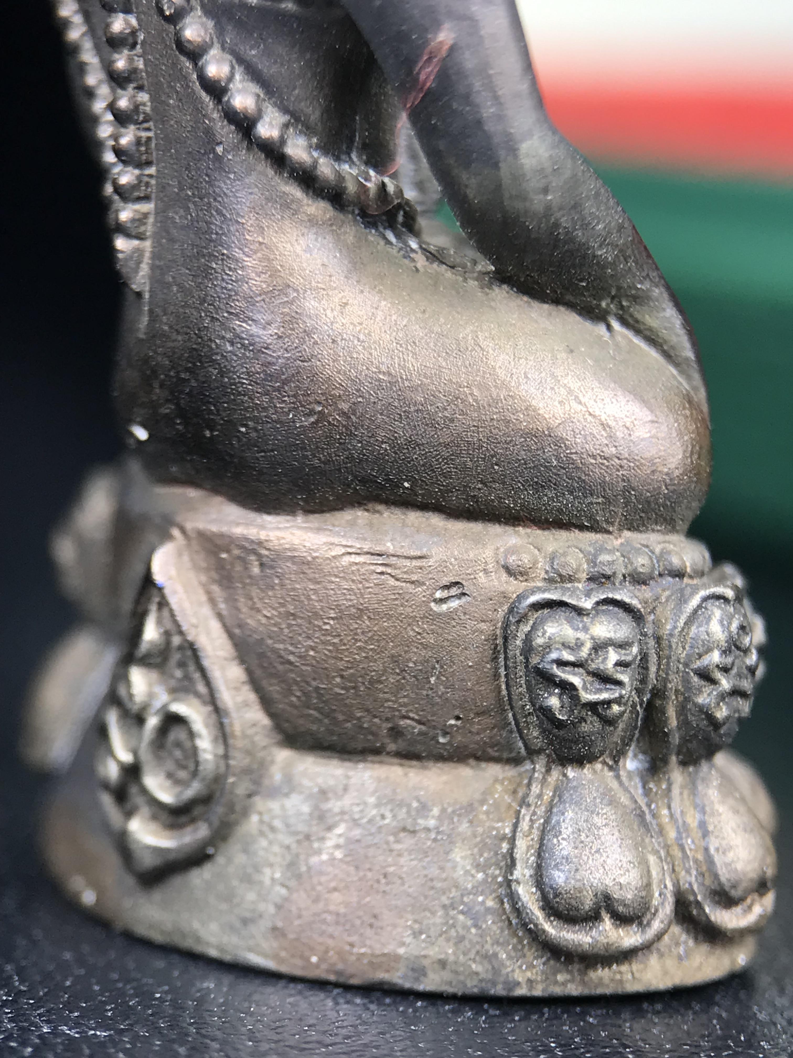 พระกริ่งวาสนา สมเด็จพระสังฆราช(วาสน์)วัดราชบพิธฯ ปี 2531 เนื้อนวโลหะ สร้างเป็นที่ระลึกในคราวที่สมเด็จพระอริยวงศาคตญาณ สมเด็จพระสังฆราช(วาสน์ วาสโน)มีพระชนมายุครบ90พรรษา(ในหลวง ร.9 เสด็จในพิธี)งานแกะแม่พิมพ์โดย นายช่างเกษม มงคลเจริญ)(1ใน1991องค์)