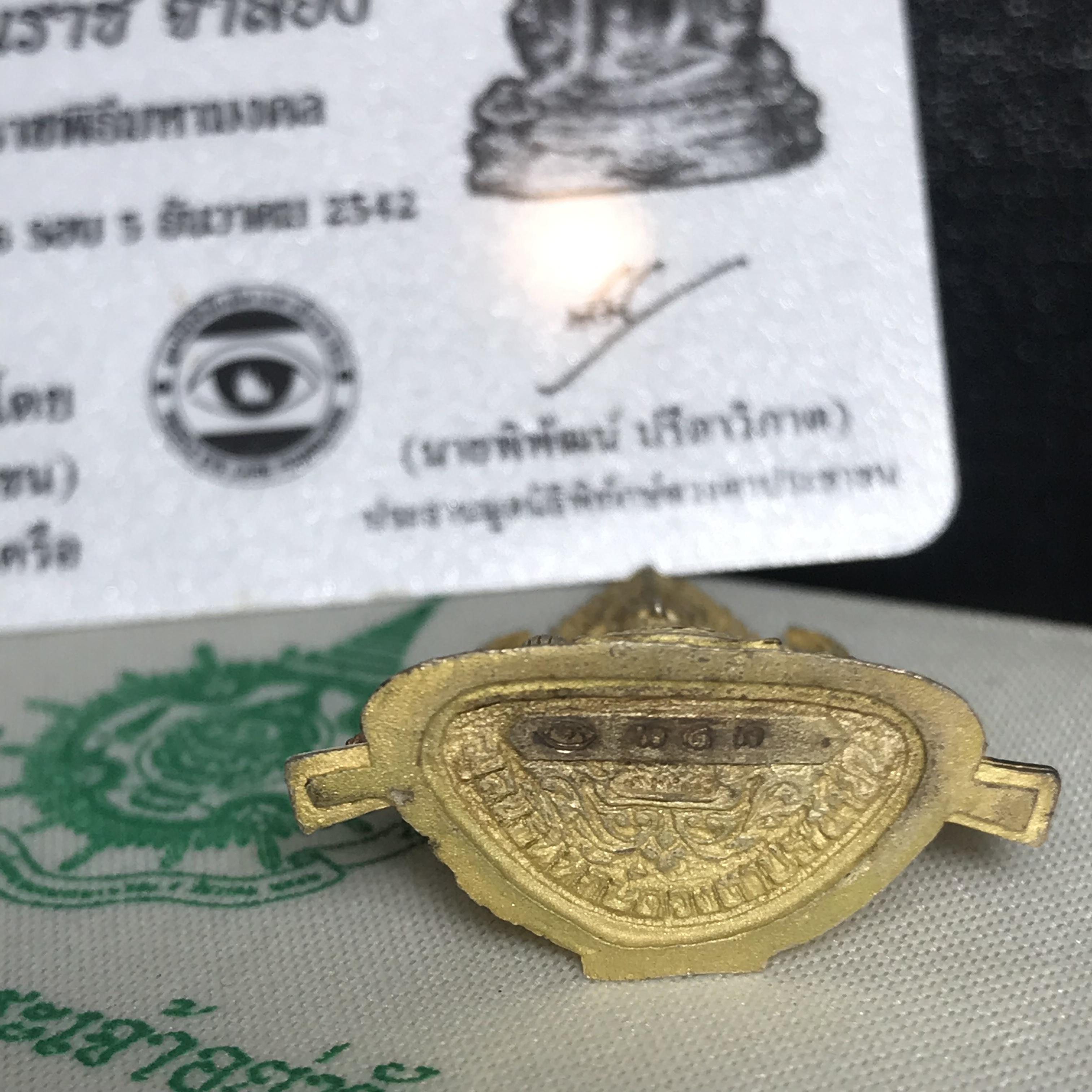 พระพุทธชินราช ภปร. ในวโรกาสพระราชพิธีมหามงคล เฉลิมพระชนมายุ6รอบ 5ธันวาคม2542) เนื้อเงินสามกษัตริย์ พิมพ์ขนาดใหญ่ พร้อมกล่องบรรจุและใบรับรองเดิม