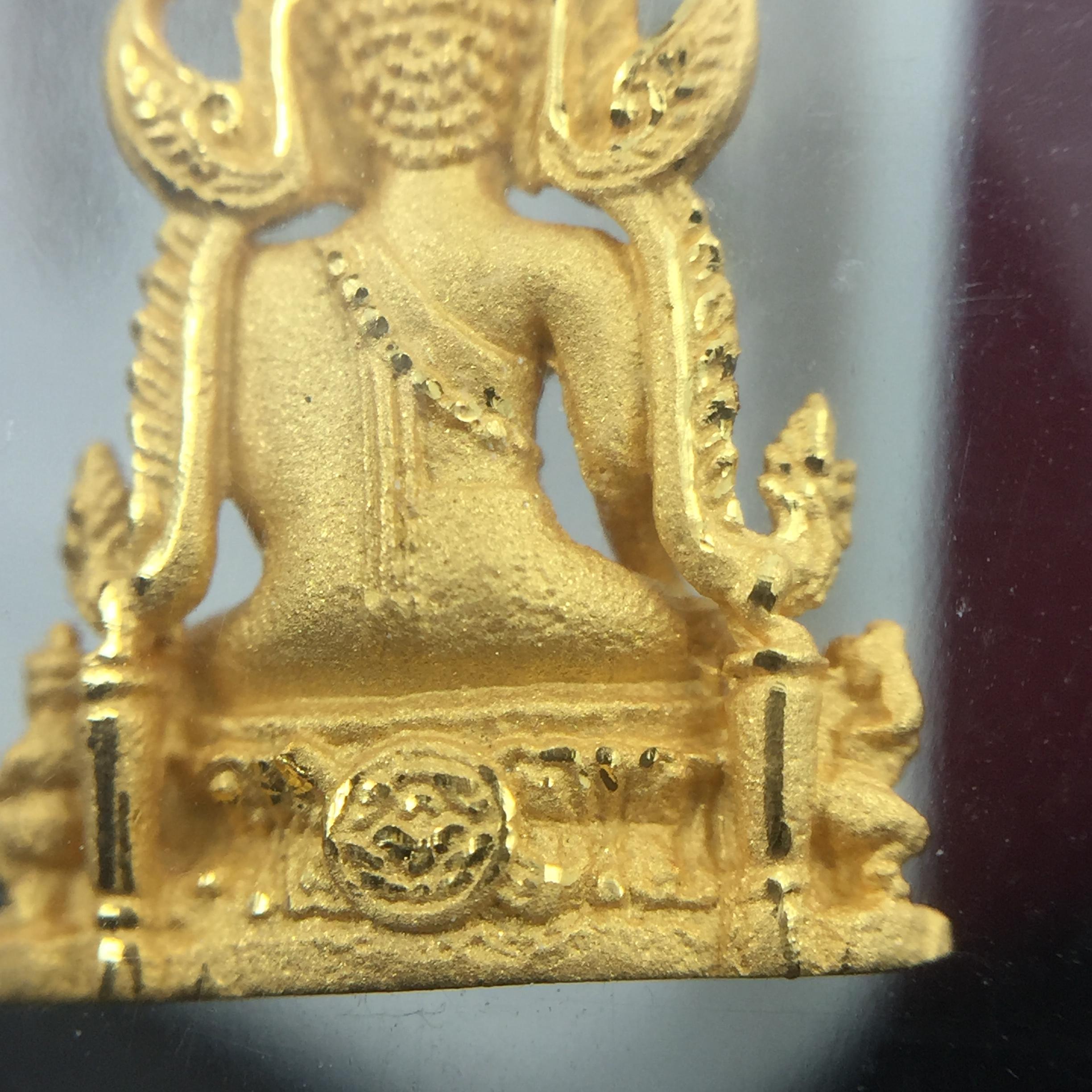 พระพุทธชินราช รุ่น ประวัติศาสตร์ มูลนิธิเพื่อตำรวจไทยจัดสร้าง ปี 2562 เนื้อทองคำขัดเงา พิมพ์ลอยองค์จิ๋ว(ขนาดสูง 1.5 ซม.) (สภาพ สวย ซีนซองเดิม กล่องบรรจุเดิมครบสมบูรณ์)