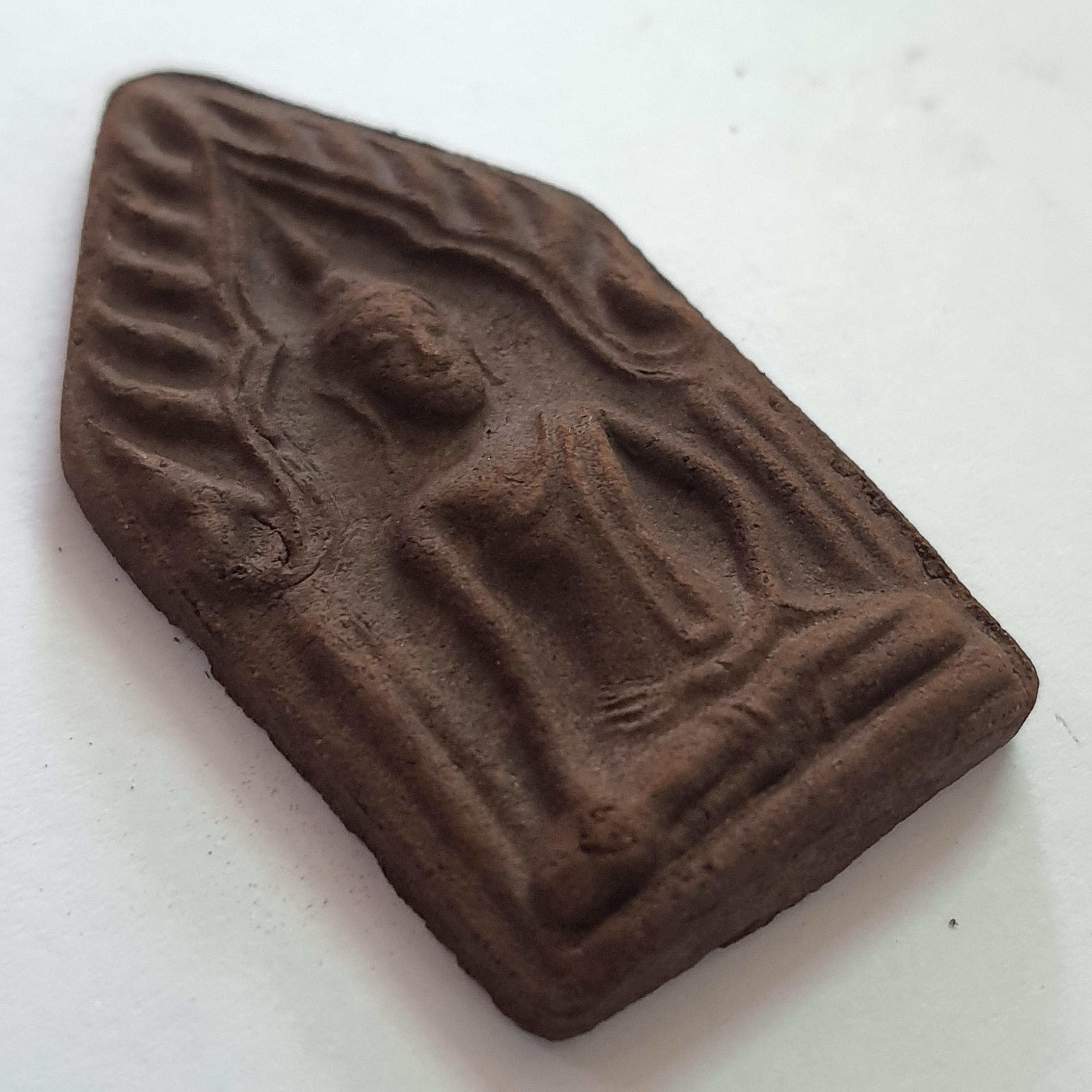 พระเครื่อง ขุนแผน เนื้อแร่เหล็กน้ำพี้ แบบที่ 2 พระขุนแผน พระเครื่องพระขุนแผน ขุนแผนห้อยคอ ขุนแผนแขวนคอ พระขุนแผนแท้ ขุนแผนมหาเสน่ห์ บูชาขุนแผน ขุนแผนแท้