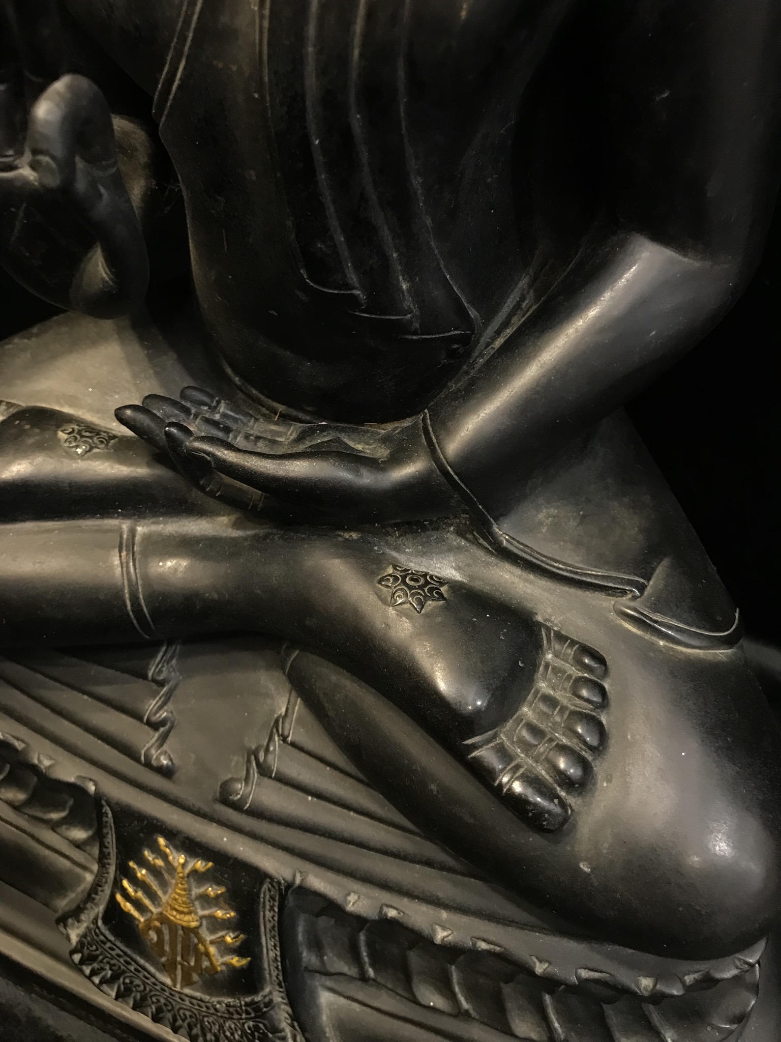 พระพุทธรัตนโกสินทร์ 200 ปี พ.ศ.2525 หน้าตัก 9 นิ้ว วัดทองศาลางาม พระพุทธปางปฐมเทศนา ผ้าทิพย์ประดิษฐานพระนามาภิไธยย่อ มวก (มหาวชิราลงกรณ์ รัชกาลที่ 10)