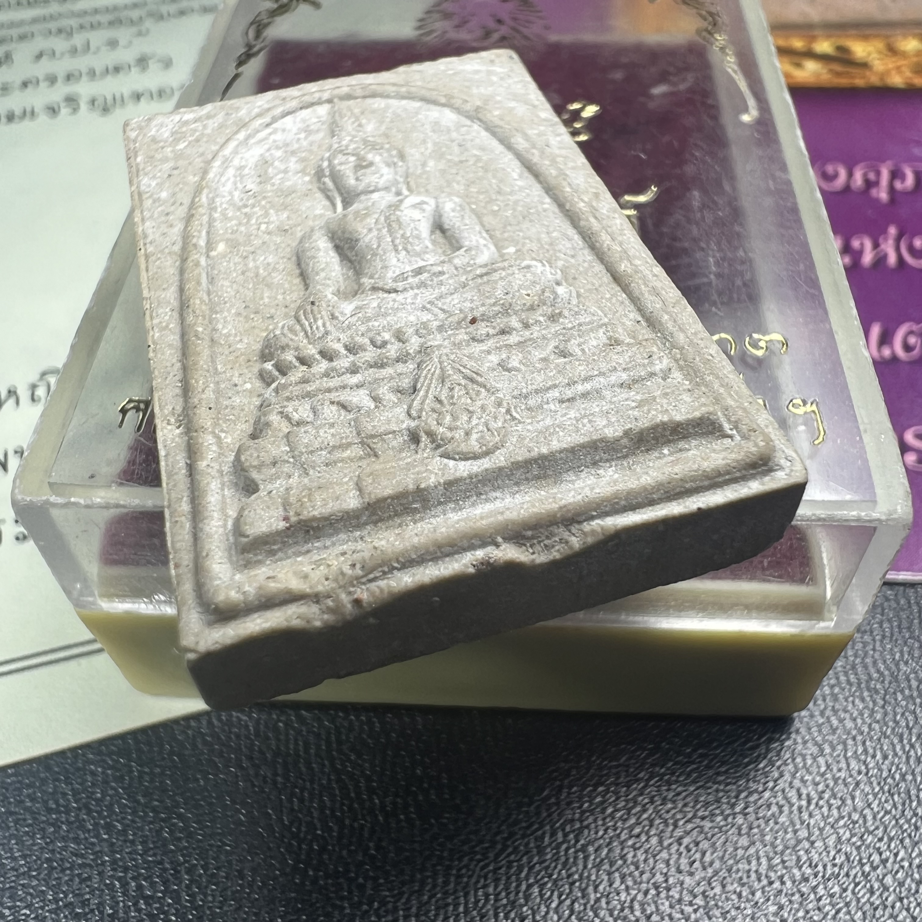 พระพุทธชินสีห์ ภปร. ทันโต เสฏโฐ ปี2533 พิมพ์ใหญ่ (พร้อมใบรับรองและโปรชัวประวัติการจัดสร้าง)บรรจุพระทนต์ในหลวง รุ่นเดียวในประวัติศาสตร์ ****รุ่นนี้ขอแนะนำ****