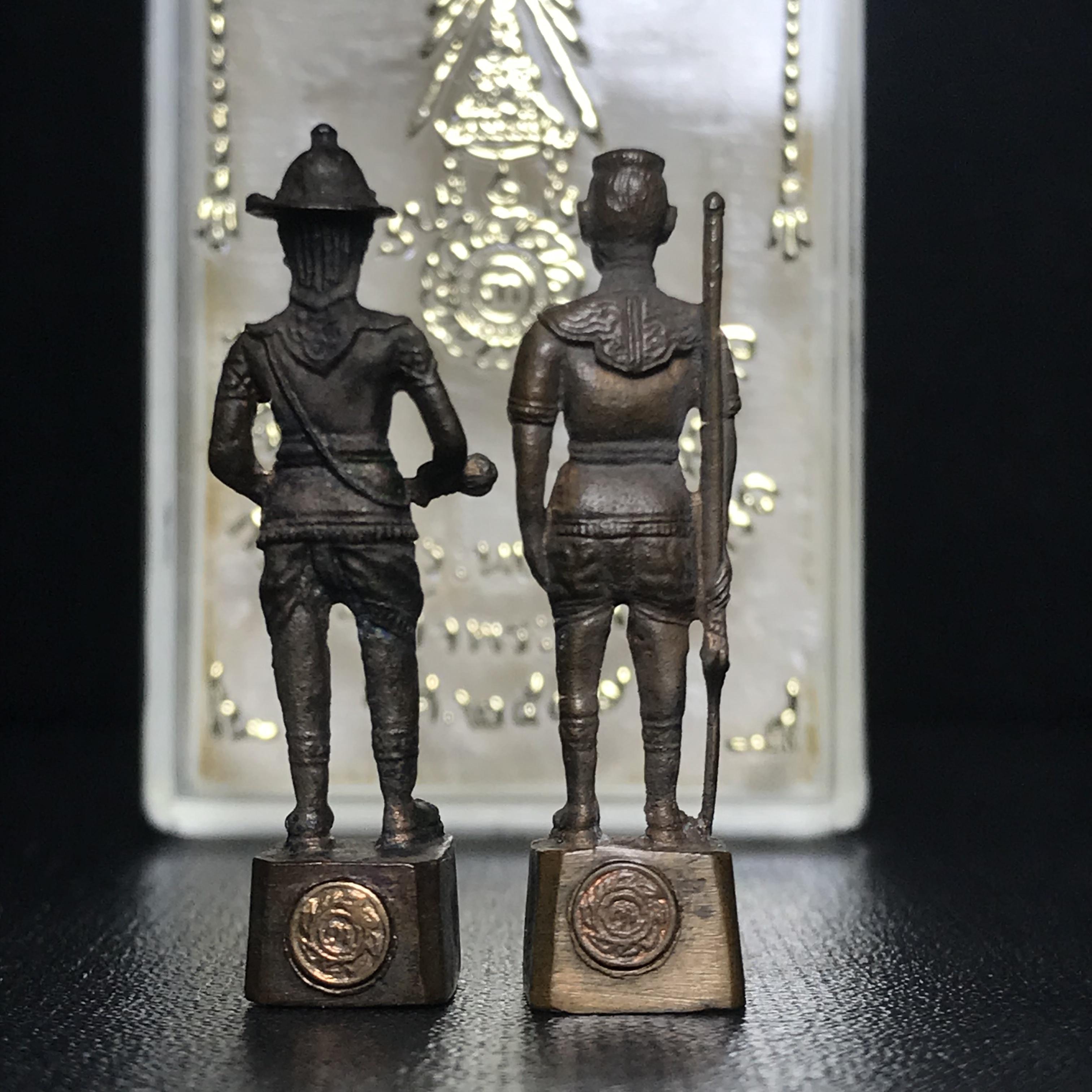 พระกริ่งสมเด็จพระนเรศวร-พระกริ่งสมเด็จพระเอกาทศรถ กองทัพภาคที่3จัดสร้าง ปี2517 เนื้อนวโลหะกล่องเดิม(หายาก)(1ใน2000ชุด)(ในหลวง ร.9 เสด็จในพิธี)