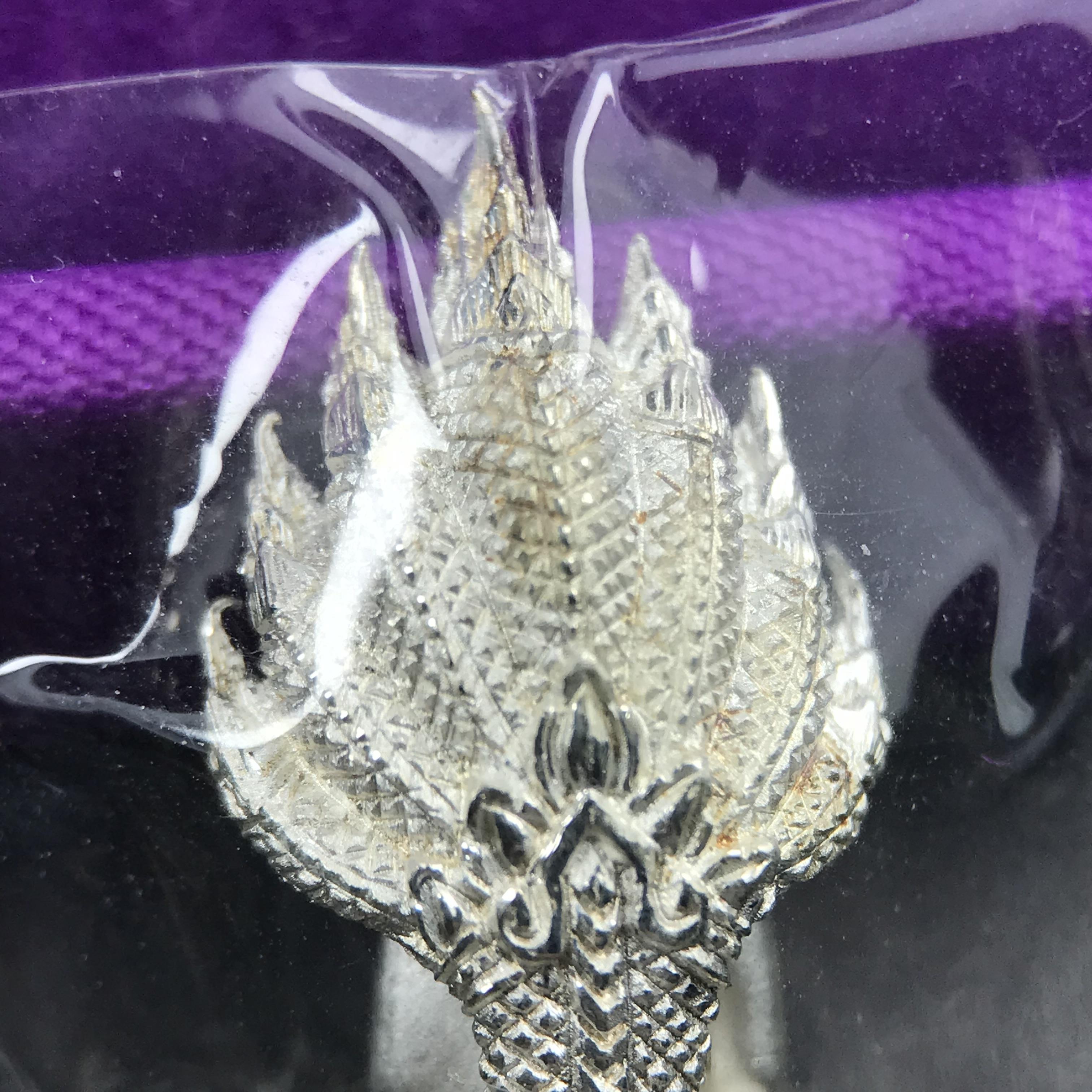 พระนาคปรก สธ. รุ่นสร้างพระอุโบสถเฉลิมพระเกียรติ 4 รอบ 84 พรรษา สมเด็จพระเทพรัตนราชสุดาฯ วัดบวรนิเวศวิหาร ปี 2543 พิมพ์เล็ก เนื้อเงินบริสุทธิ์ แบบพ่นทรายขัดเงาบางส่วน(สภาพ สวย ซีนซองกล่องบรรจุเดิมครบ)พิธีใหญ่ พุทธศิลป์งดงาม หายาก (1 ใน 2999 องค์)