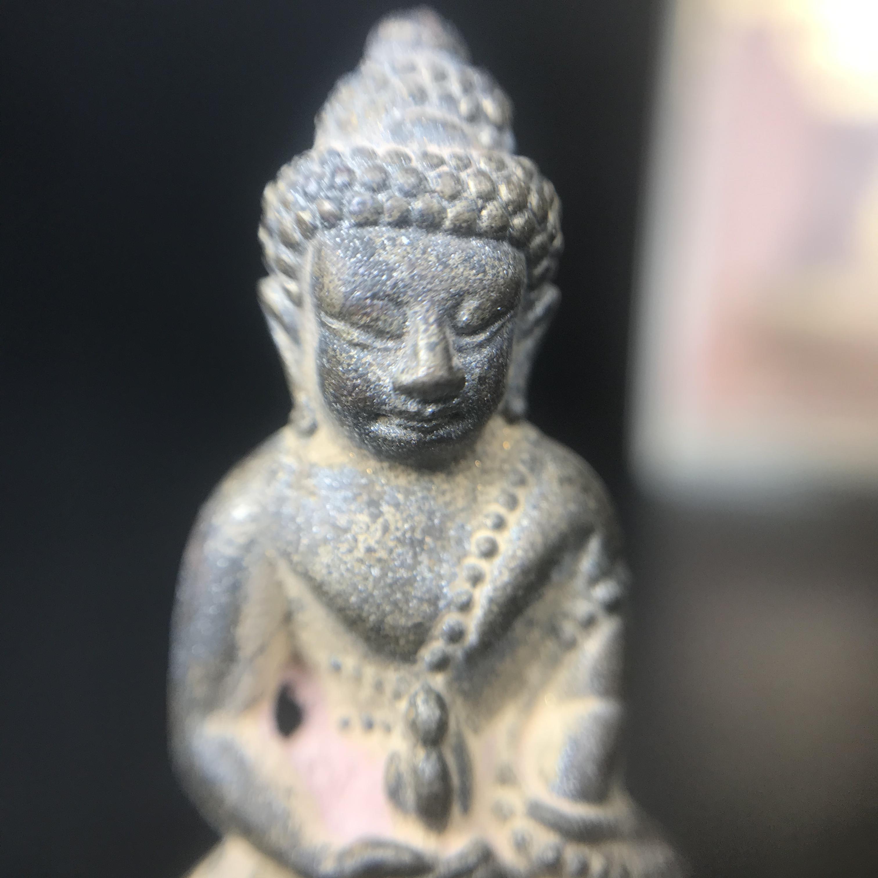 พระกริ่งชินบัญชรฉลองพระชันษา 100 ปี สมเด็จพระญาณสังวร วัดบวรนิเวศวิหาร ปี 2556 เนื้อนวโลหะผสมทองคำก้นอุดผงพรายกุมาร หลวงปู่ทิม พิธีใหญ่ มวลสารเด่น นิยม(1 ใน 599 องค์)หายาก