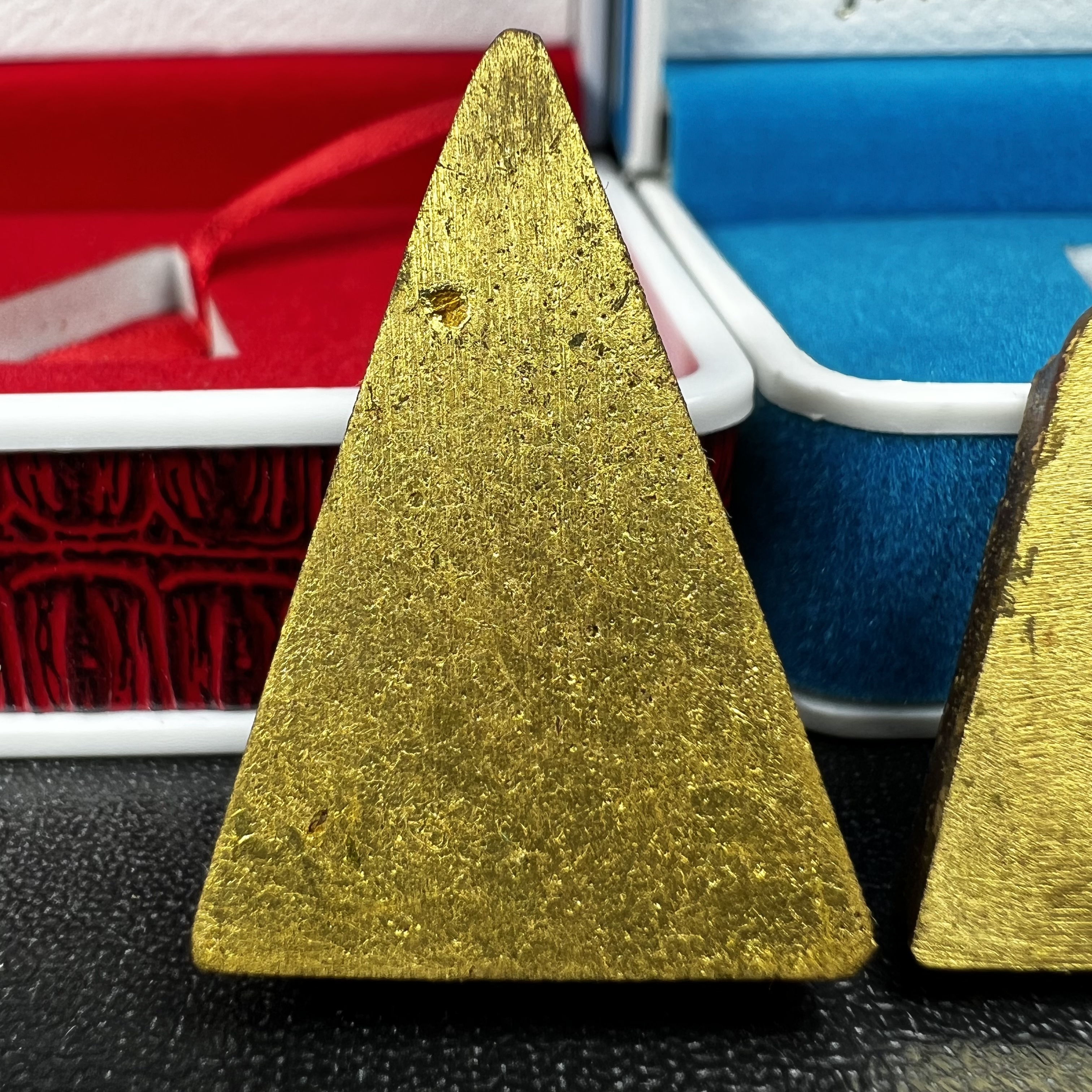 พระกำลังแผ่นดิน พระราชทาน วัดบวรนิเวศวิหาร ปี2539 พิมพ์ใหญ่-พิมพ์เล็ก กรรมการ (ในหลวง รัชกาลที่ 9 พระราชทานมวลสารจิตรลดา)นิยมหายาก