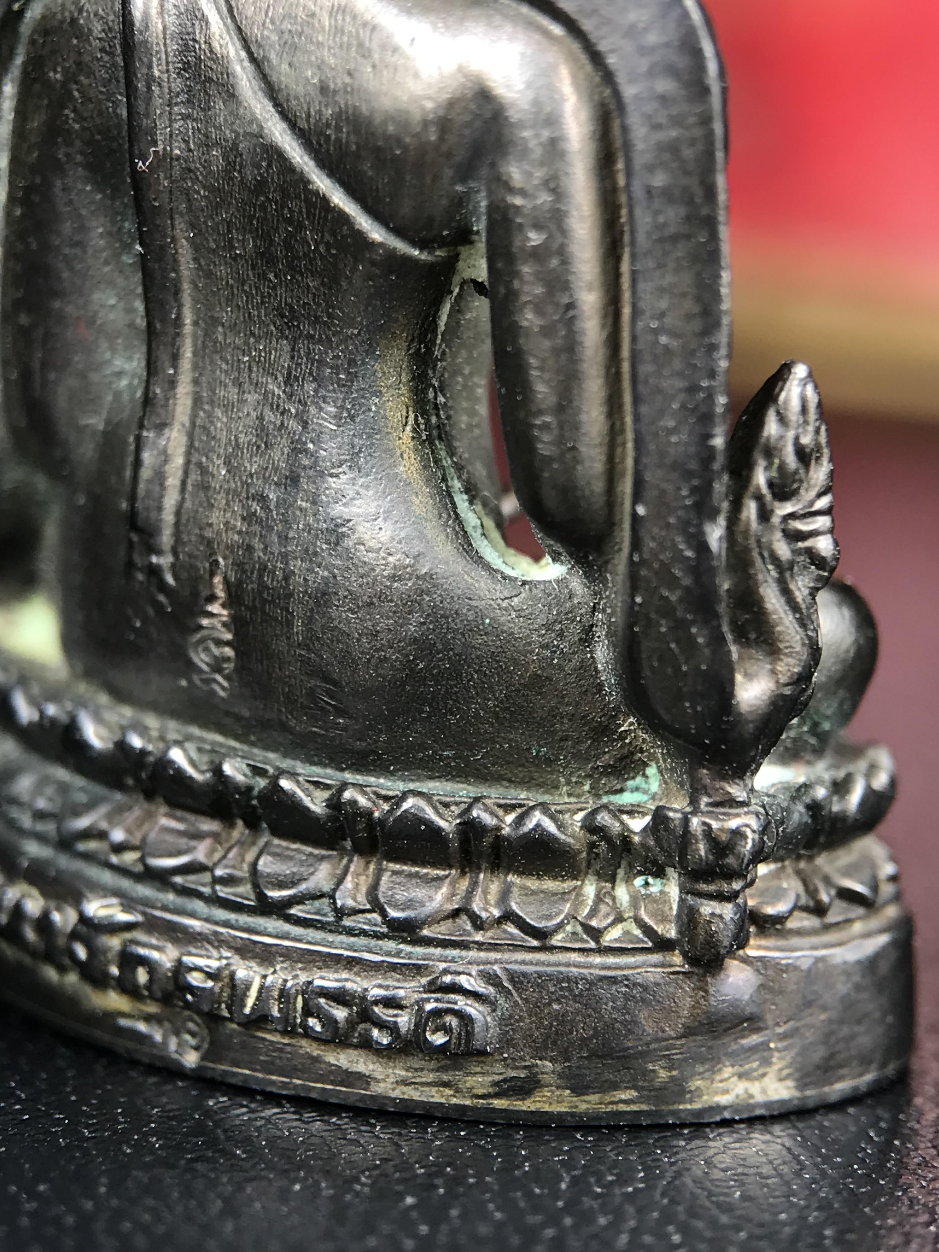 พระพุทธชินราชอินโดจีนมหาจักรพรรดิ อนุสรณ์ 100 ปี พิษณุโลกพิทยาคม (โรงเรียนชาย) พิธีจักรพรรดิมหาพุทธาภิเษก ปี 2542 เนื้อนวโลหะ(เต็มสูตรแก่ทองคำ) พิธีใหญ่มวลสารดีเกจิอาจารย์ยอดนิยมร่วมปลุกเสก*** ตอกโค้ดและหมายเลข*** 1 ใน 999 องค์ ยอดนิยมหายาก