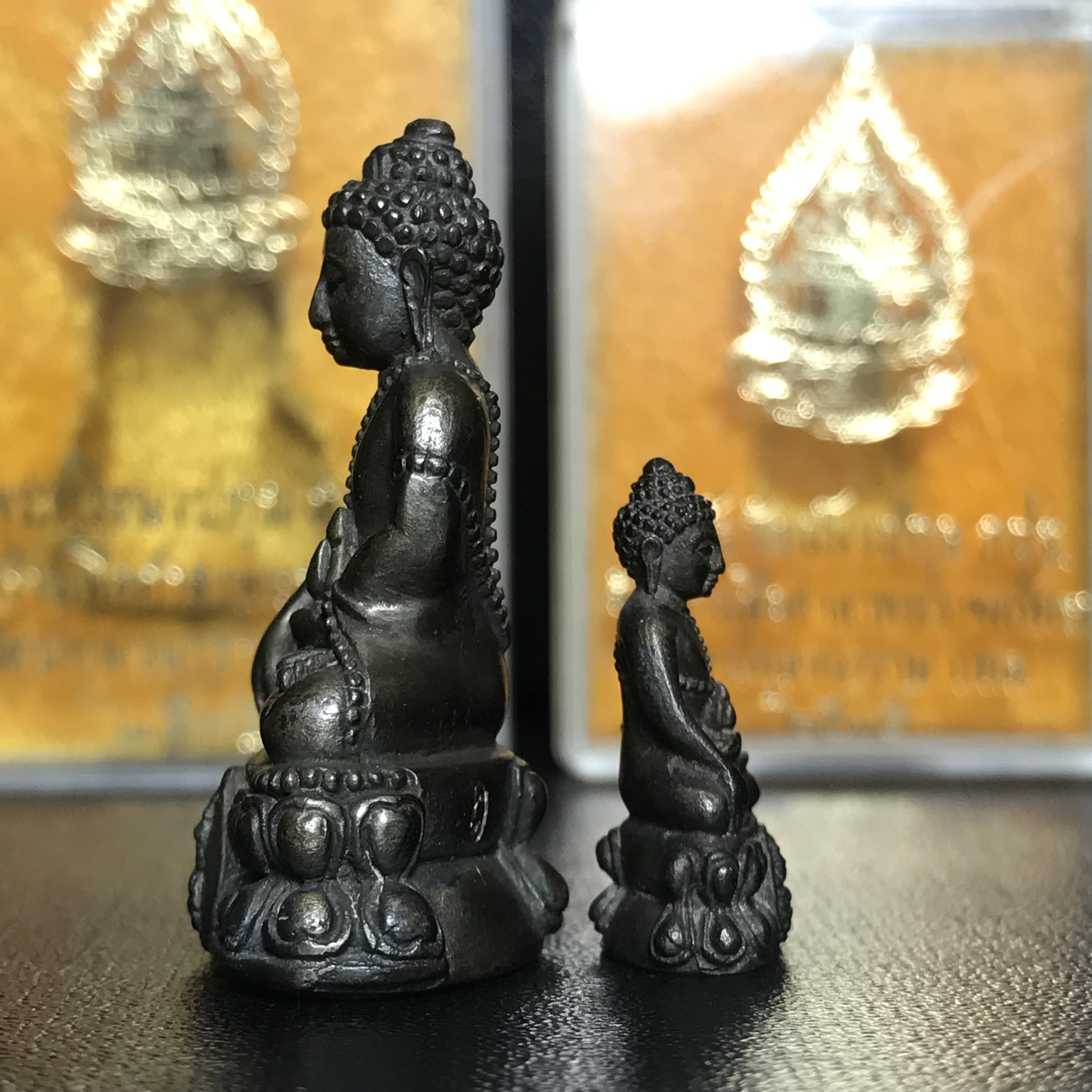 พระกริ่งนวปทุม ภปร.-พระชัยวัฒน์นวปทุม ภปร วัดปทุมวนาราม เนื้อนวโลหะ ปี2535(ในหลวงรัชกาลที่9เสด็จเททอง)(1ใน3000องค์)หายาก