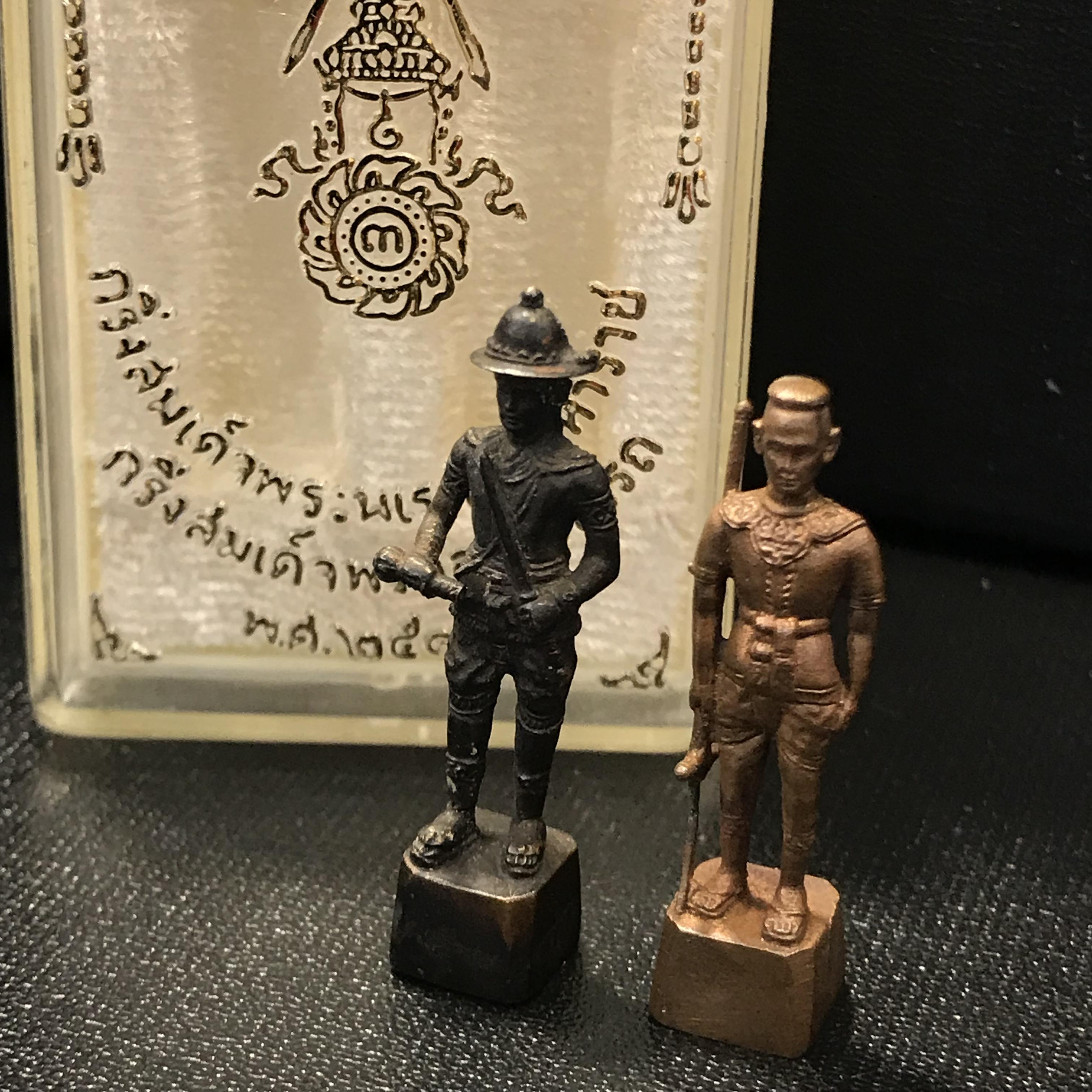 พระกริ่งสมเด็จพระนเรศวร-พระกริ่งสมเด็จพระเอกาทศรถ กองทัพภาคที่3จัดสร้าง ปี2517 เนื้อนวโลหะกล่องเดิม(หายาก)(ในหลวง ร.9 เสด็จในพิธี)