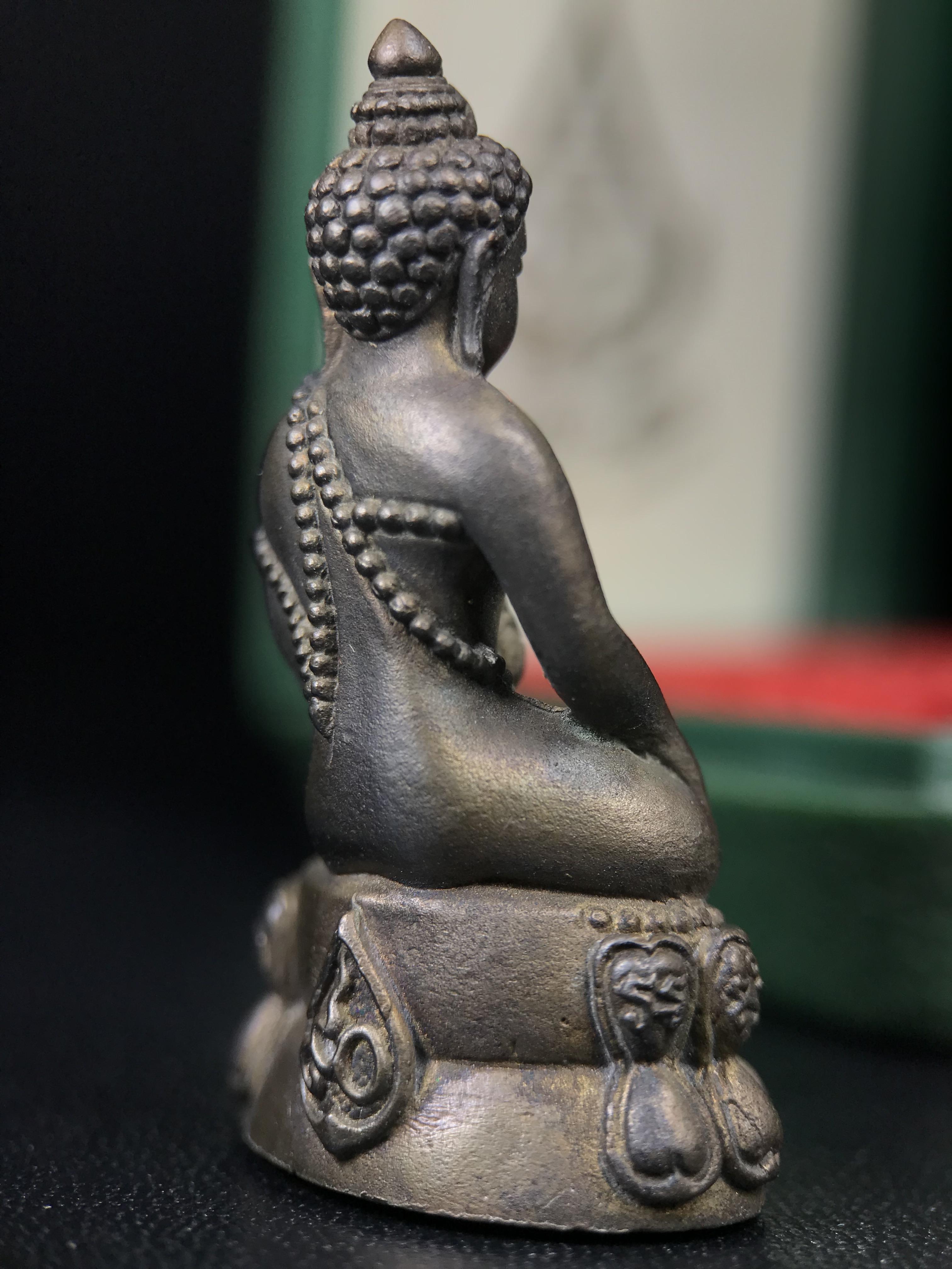 พระกริ่งวาสนา สมเด็จพระสังฆราช(วาสน์)วัดราชบพิธฯ ปี 2531 เนื้อนวโลหะ สร้างเป็นที่ระลึกในคราวที่สมเด็จพระอริยวงศาคตญาณ สมเด็จพระสังฆราช(วาสน์ วาสโน)มีพระชนมายุครบ90พรรษา(ในหลวง ร.9 เสด็จในพิธี)งานแกะแม่พิมพ์โดย นายช่างเกษม มงคลเจริญ)(1ใน1991องค์)