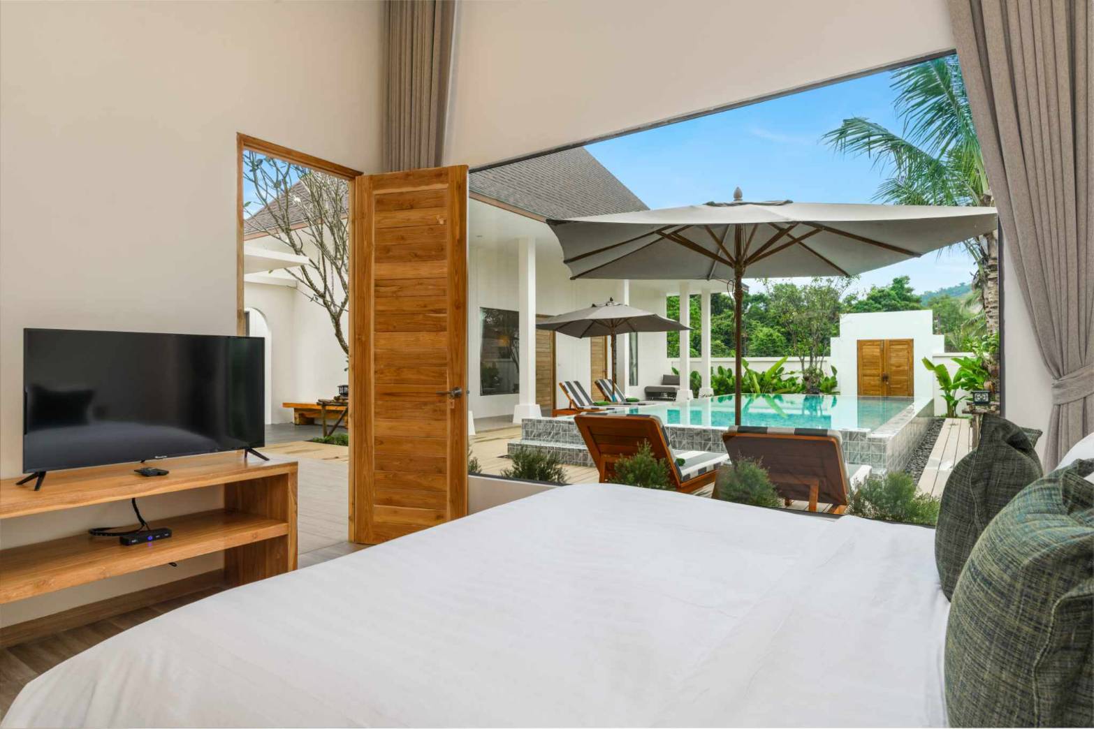 For Rent : Manic-Cherngtalay, Brand New Private Pool Villa, 5 Bedrooms 6 Bathrooms