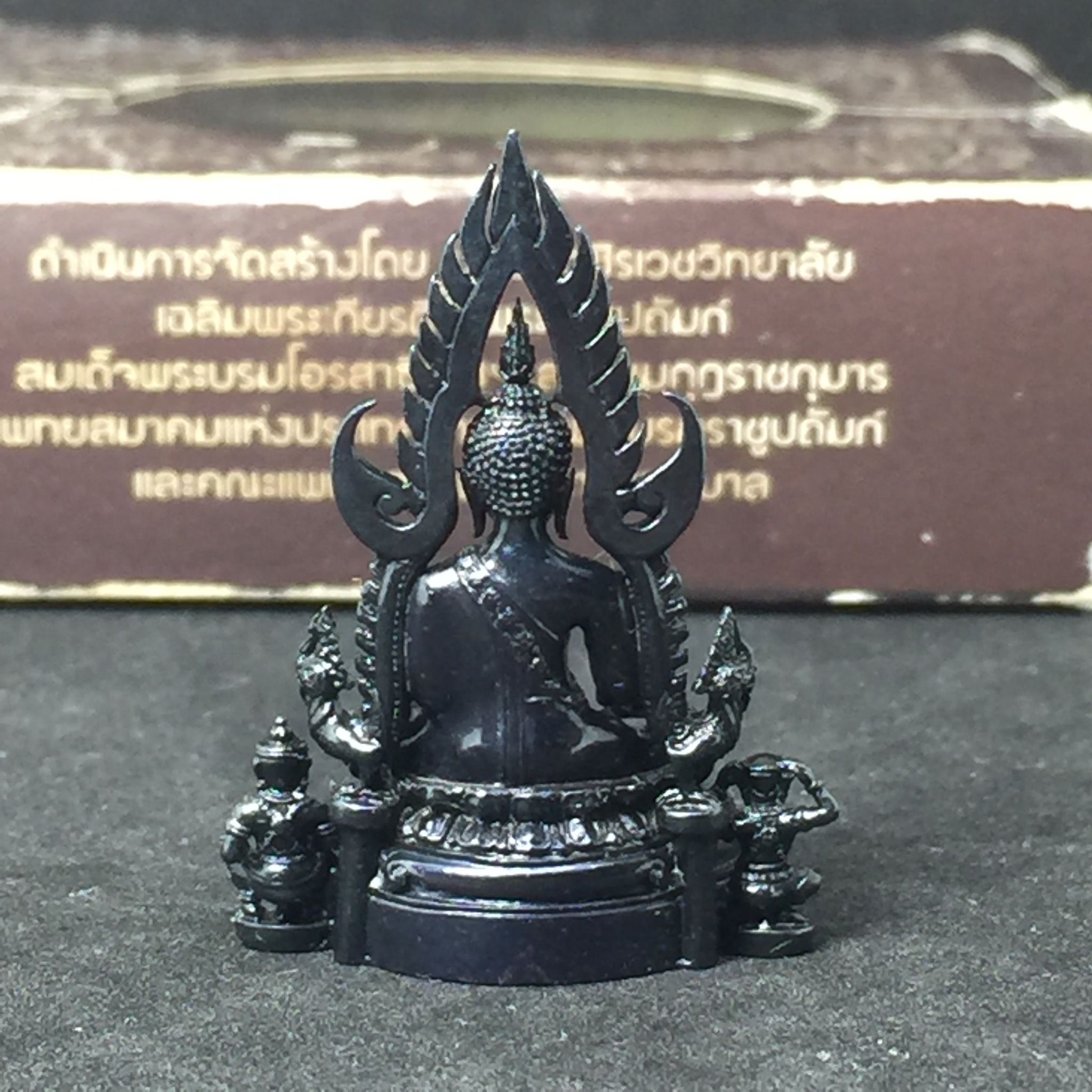 พระพุทธชินราช ลอยองค์ หน้าตัก 1/2 นิ้ว เนื้อเงินรมดำ โครงการ "เพราะแผ่นดินนี้ คือ แผ่นดินเกิด" ปี2548