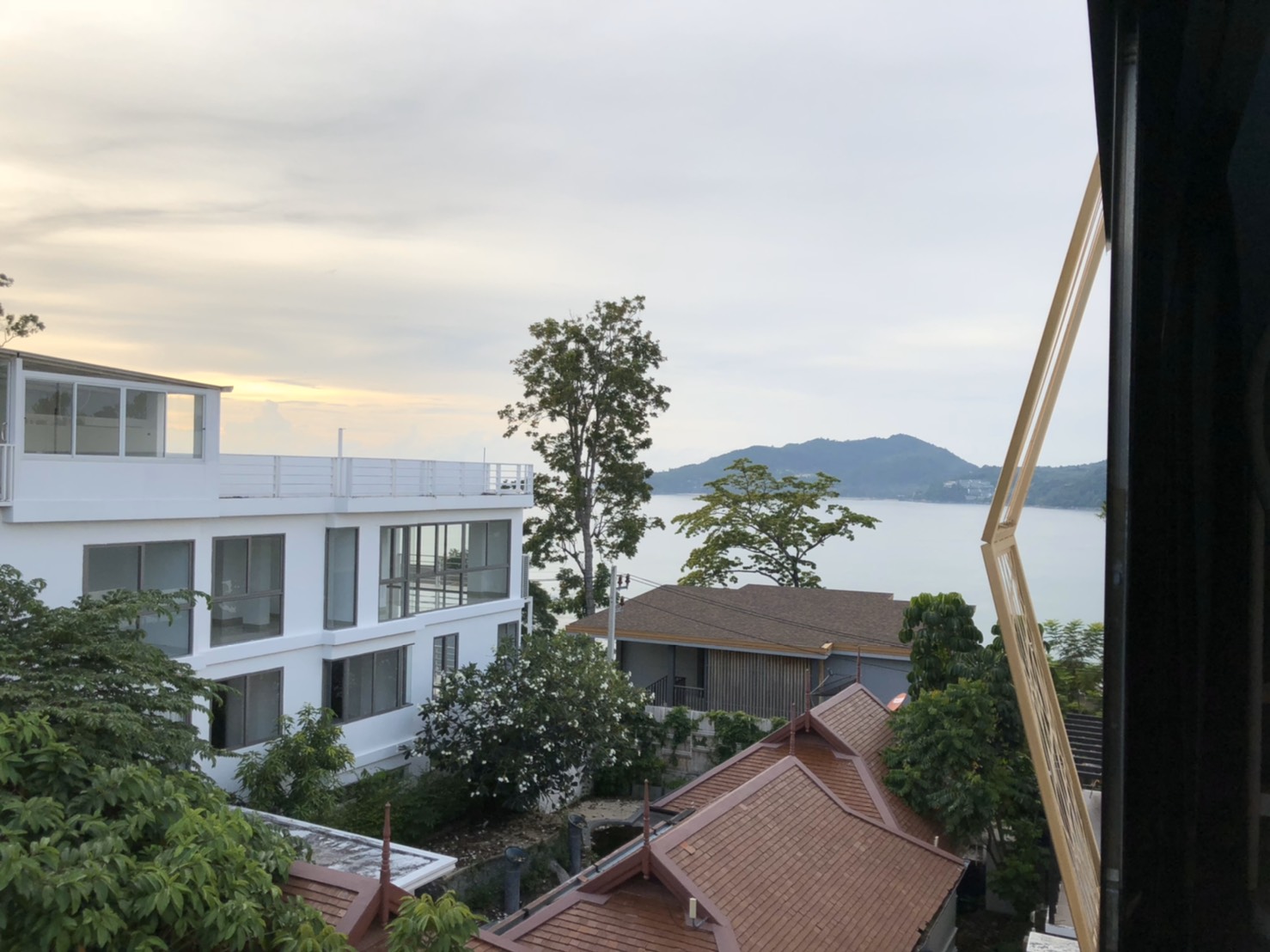 For Rent : Patong Seaview 1 bed room condominium 60 Sqm. Thai freehold.