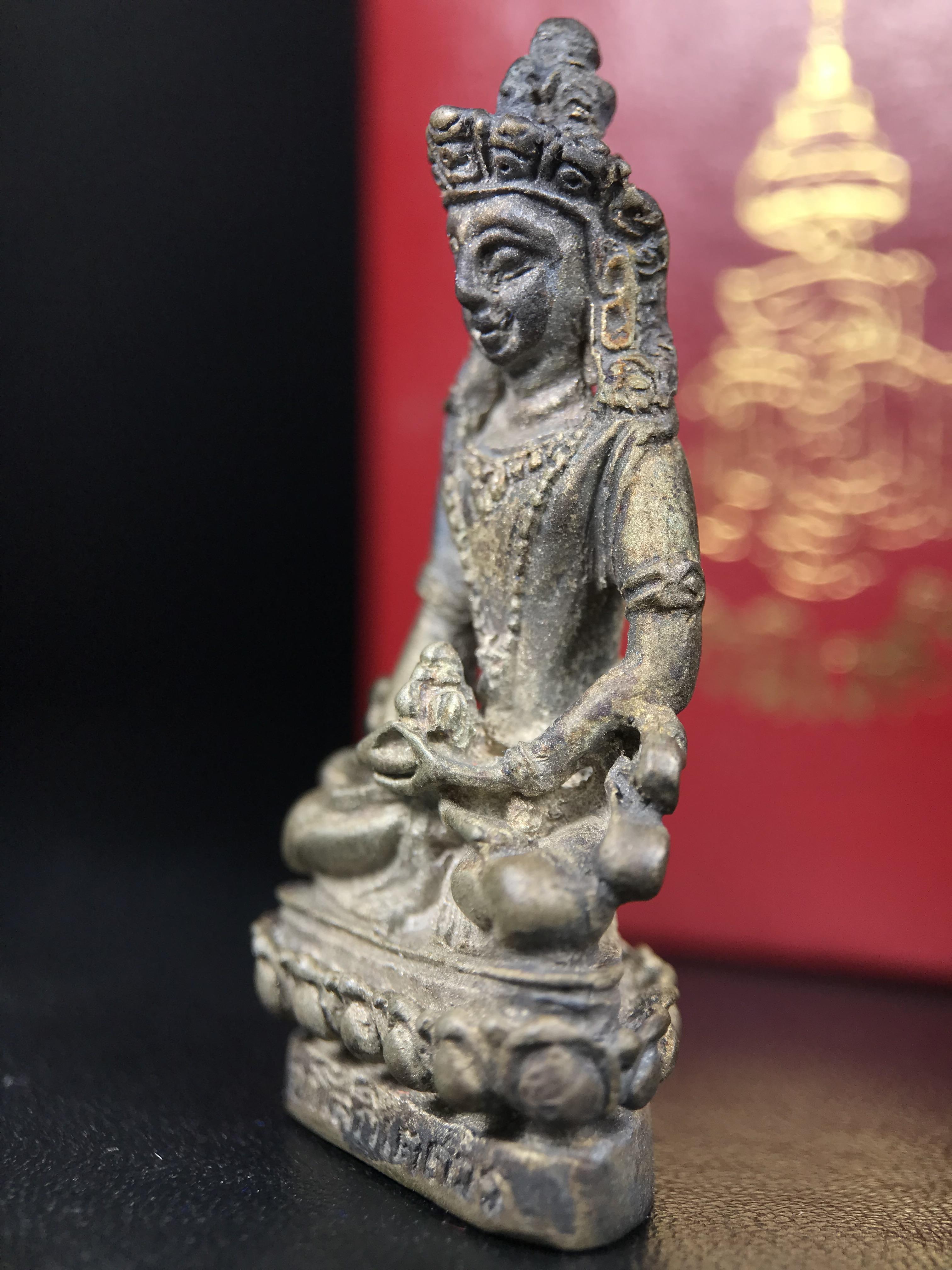 พระอวโลกิเตศวร (เจ้าแม่กวนอิม) วัดบวรนิเวศวิหาร ปี 2538 เนื้อเงินพ่นทราย อุดผงจิตรลดา เกศาสมเด็จพระสังฆราช วัดบวรนิเวศวิหาร(พบเจอน้อยหายาก)