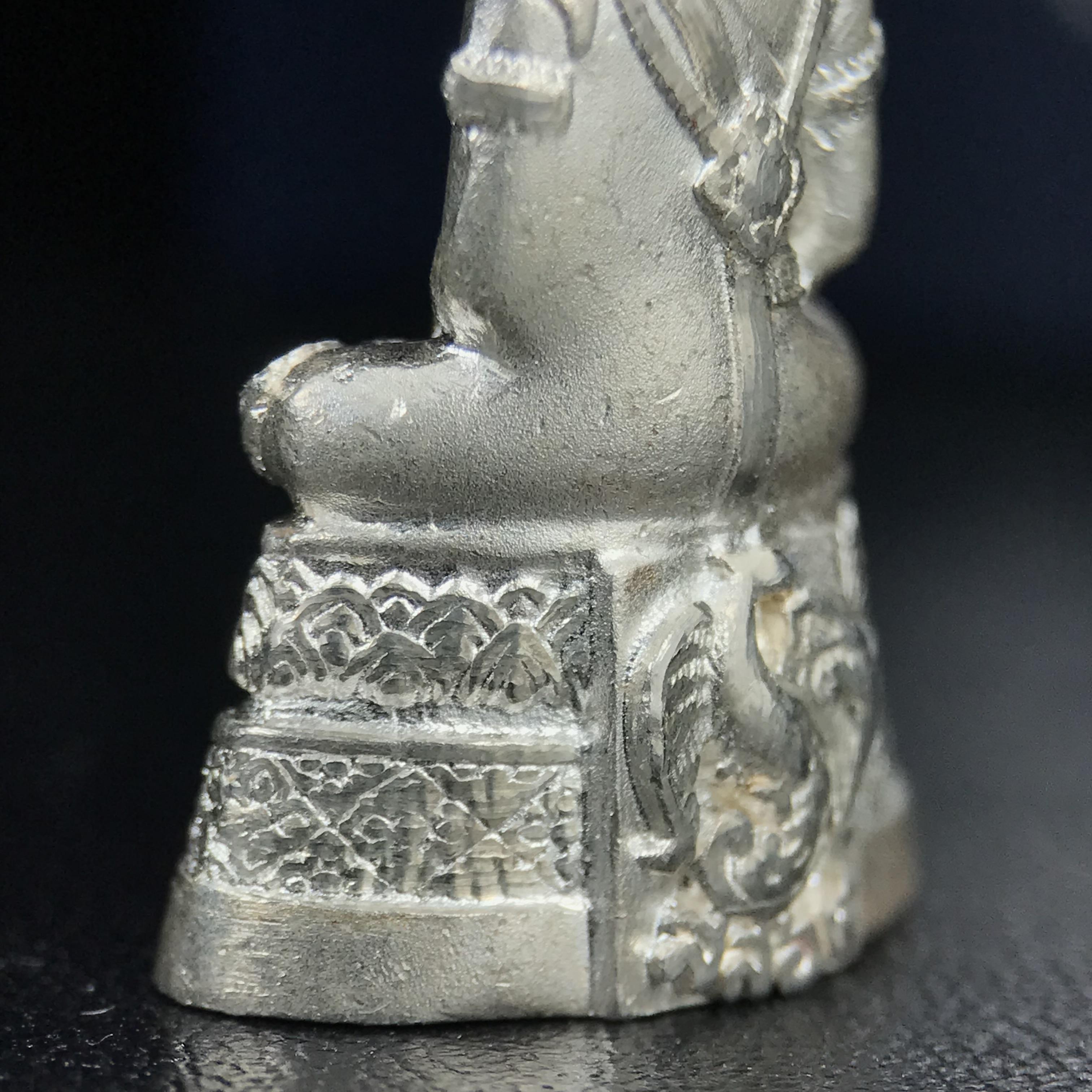 พระแก้วมรกต กรมสรรพสามิตจัดสร้างขึ้นเนื่องในโอกาสครบรอบ 64 ปีของกรมสรรพสามิต และเนื่องในวโรกาสที่พระบาทสมเด็จพระเจ้าอยู่หัวรัชกาลที่ 9 ทรงครองราชย์ครบ50ปีเมื่อ พ.ศ.2539 เนื้อเงินทรายนวลขัดเงา พร้อมกล่องบรรจุเดิมสวยครบสมบูรณ์