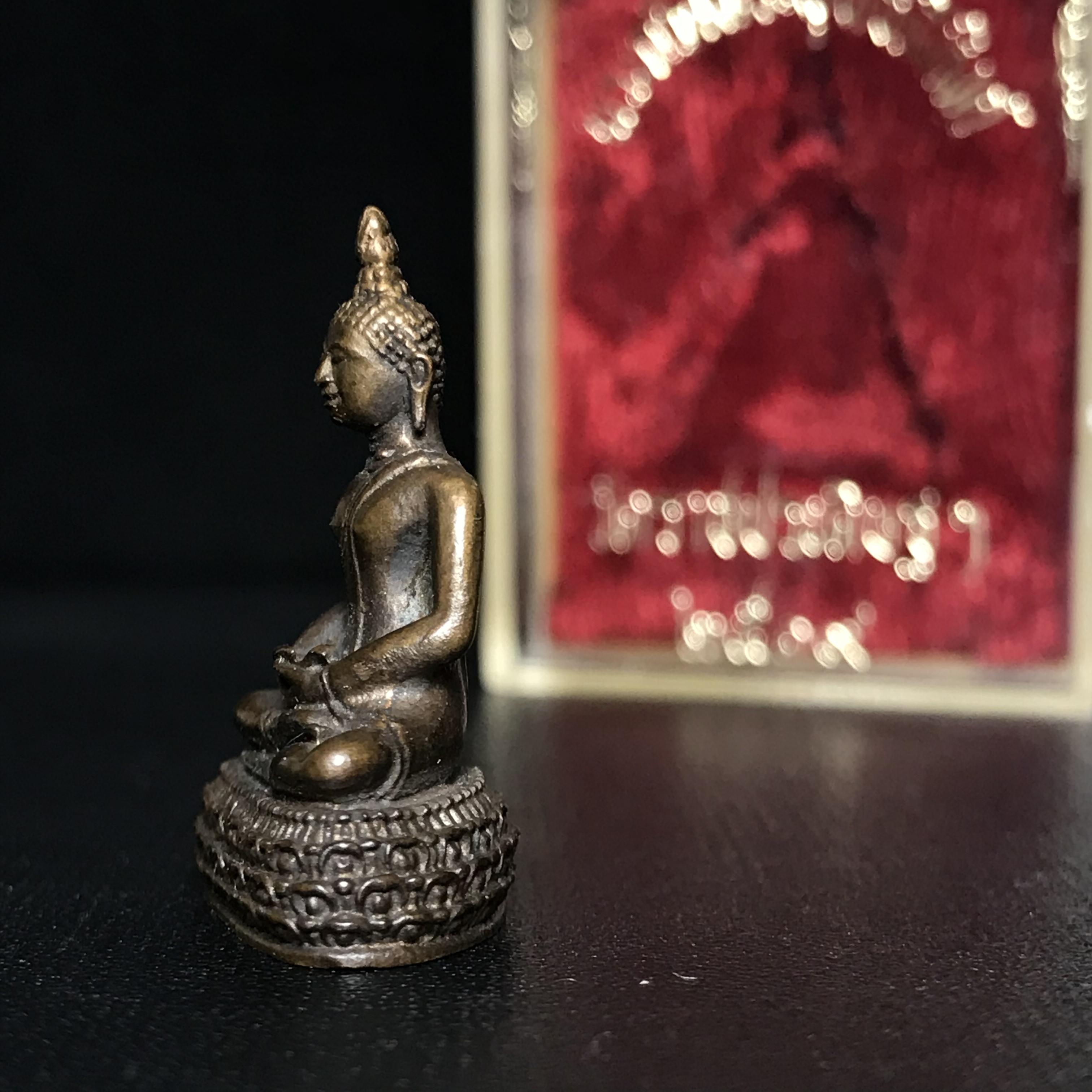 พระกริ่งพระพุทธสิหิงห์ วัดราชประดิษฐ์ ปี2519 เนื้อนวโลหะกล่องบรรจุเดิม(ในหลวงรัชกาลที่9เสด็จในพิธี)