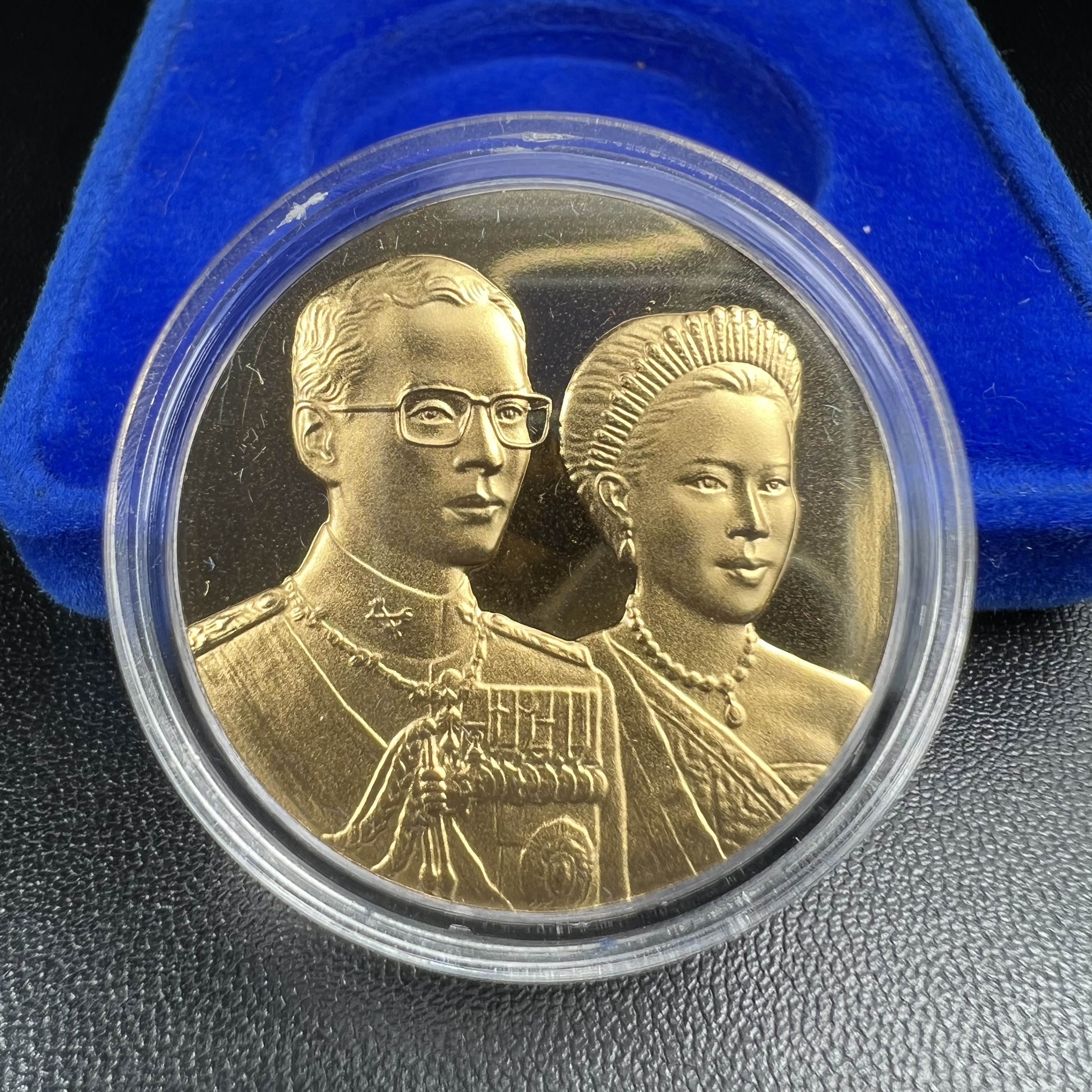 เหรียญสองพระองค์ในหลวง-พระราชินี พระราชทาน สภาพสวยกล่องบรรจุเดิม