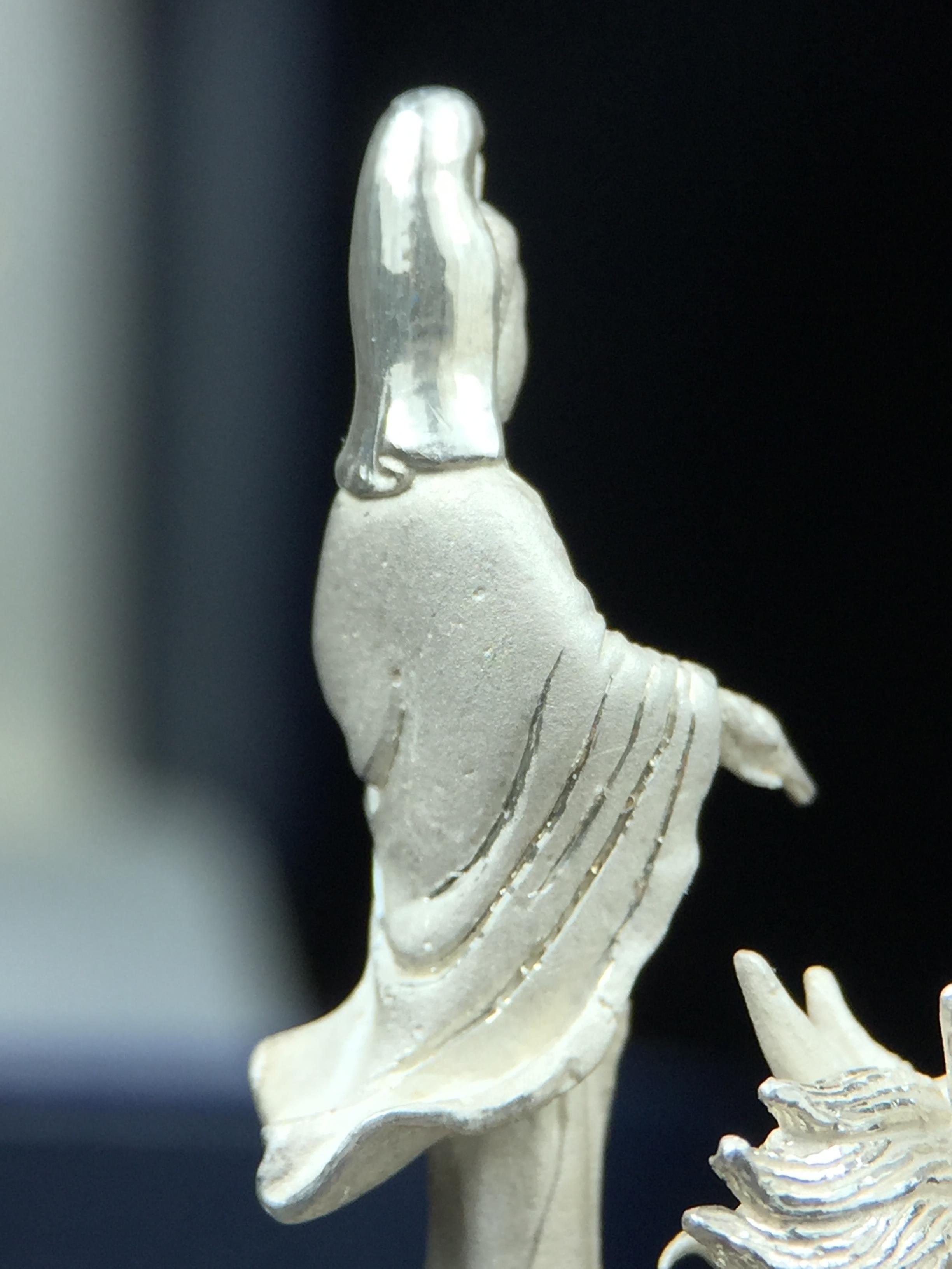 รูปหล่อลอยองค์พระโพธิสัตว์กวนอิม ทรงประทับมังกร จ.ระนอง เนื้อเงิน พิมพ์ใหญ่(สภาพผิว สวยงดงาม ทรงคุณค่า) เฉลิมฉลองในวโรกาสที่พระบาทสมเด็จพระเจ้าอยู่หัวทรงครองสิริราชสมบัติครบ 50 ปี จ.ระนอง พ.ศ.2539