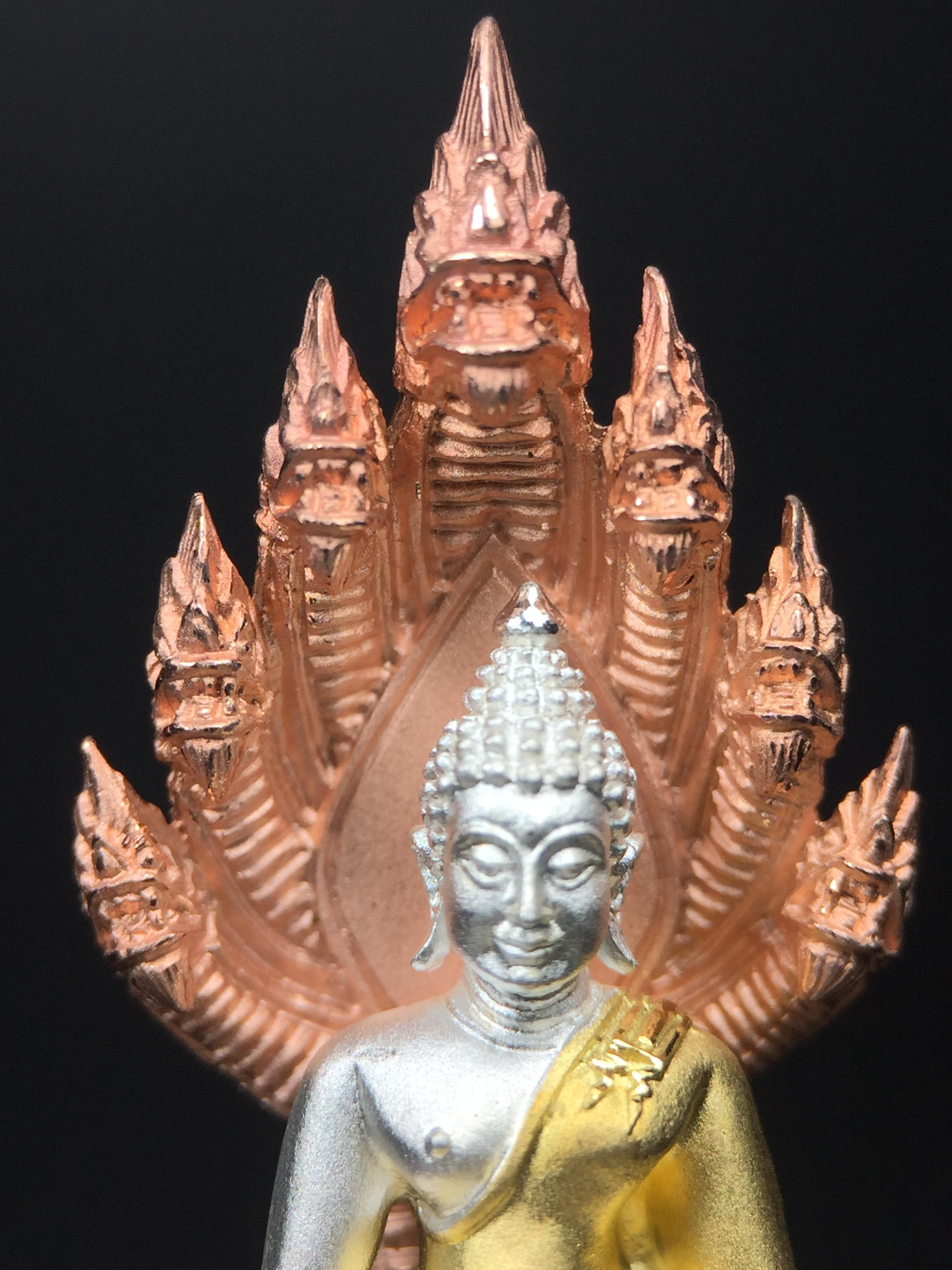 พระนาคปรก สธ. รุ่นสร้างพระอุโบสถเฉลิมพระเกียรติ 4 รอบ 84 พรรษา สมเด็จพระเทพรัตนราชสุดาฯ วัดบวรนิเวศวิหาร ปี 2543 พิมพ์ใหญ่ เนื้อเงินบริสุทธิ์ ชุบสามกษัตริย์แบบพ่นทรายขัดเงาบางส่วน(สภาพ สวย )พิธีใหญ่ พุทธศิลป์งดงาม หายาก (1 ใน 1999 องค์)