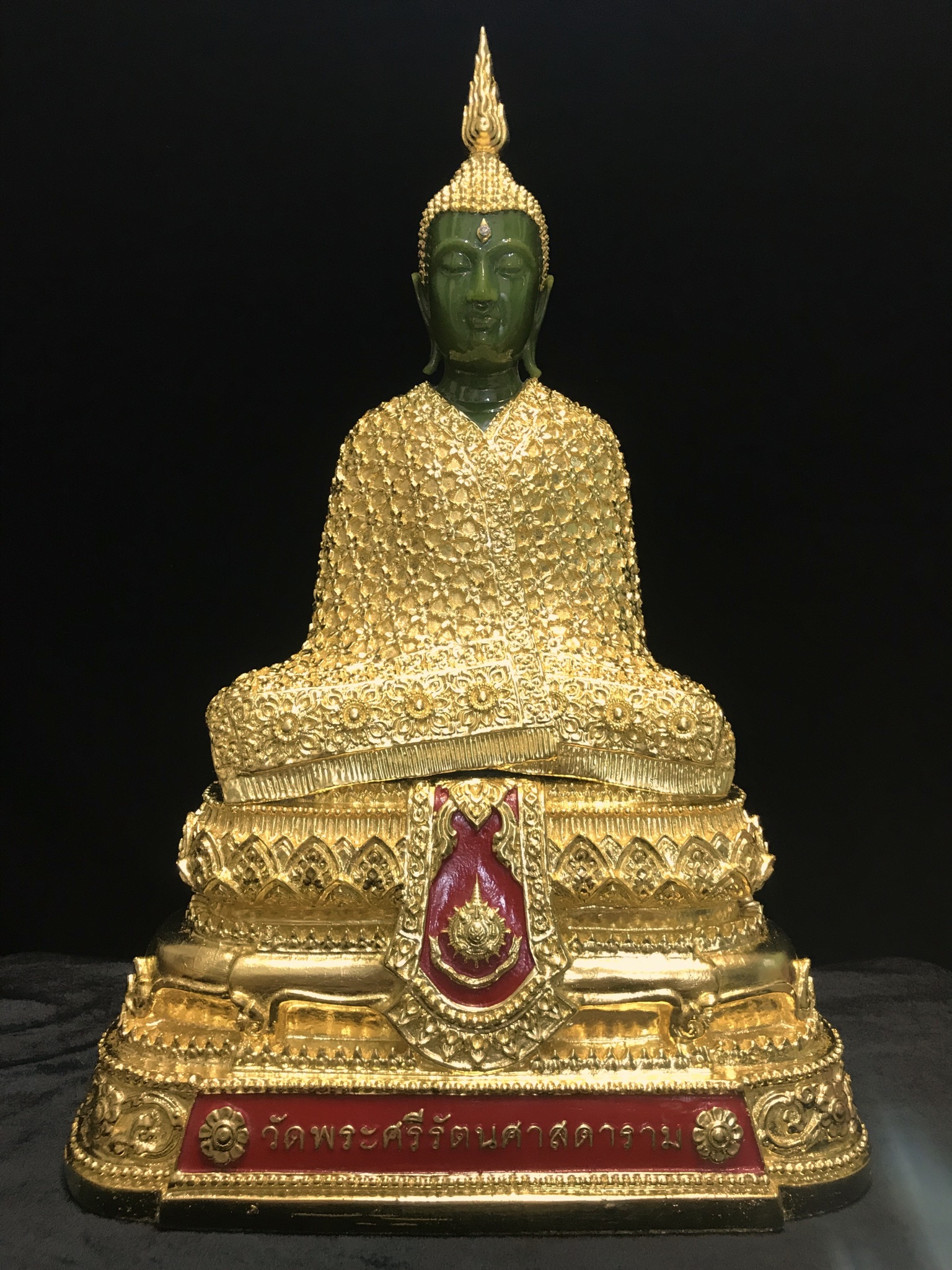 พระพุทธมหามณีรัตนปฏิมากร(พระแก้วมรกต) วัดพระศรีรัตนศาสดาราม สำนักพระราชวัง จัดสร้าง (บรรจุมวลสารใต้ฐาน)ฤดูหนาว ขนาดหน้าตัก 9นิ้ว