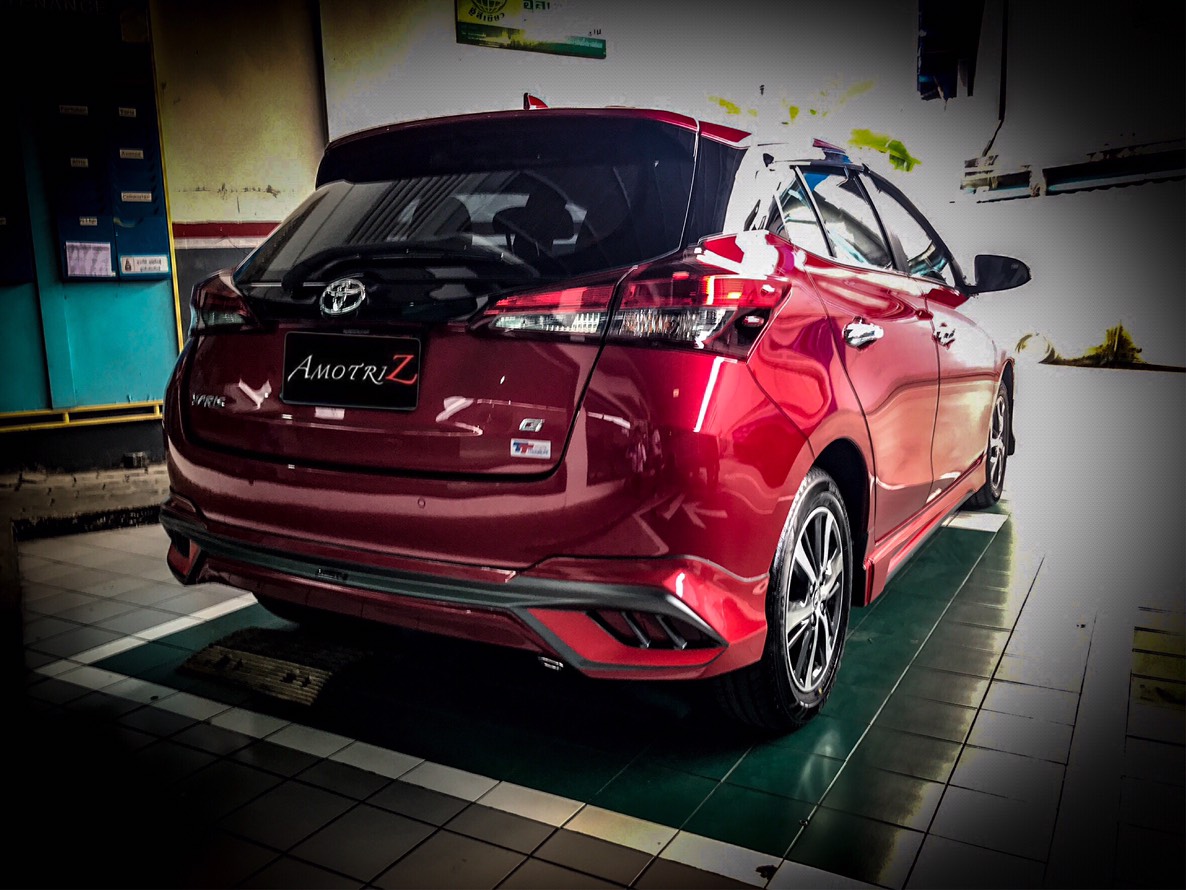 Toyota Yaris ATIV hatchback and sedan bodykits by Amotriz