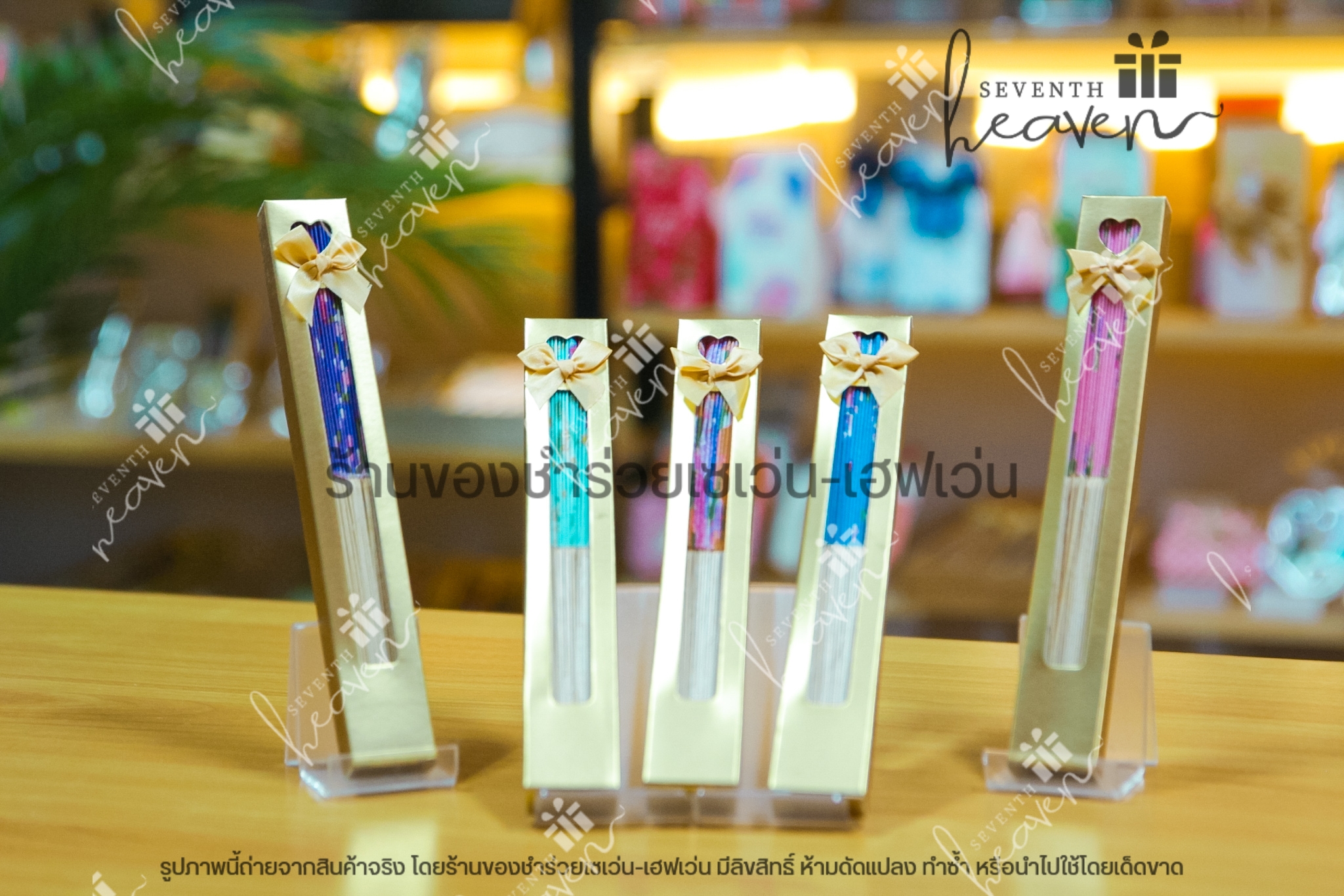 ของชำร่วยงานศพ พัดไม้ผ้าสวย ในกล่องทอง