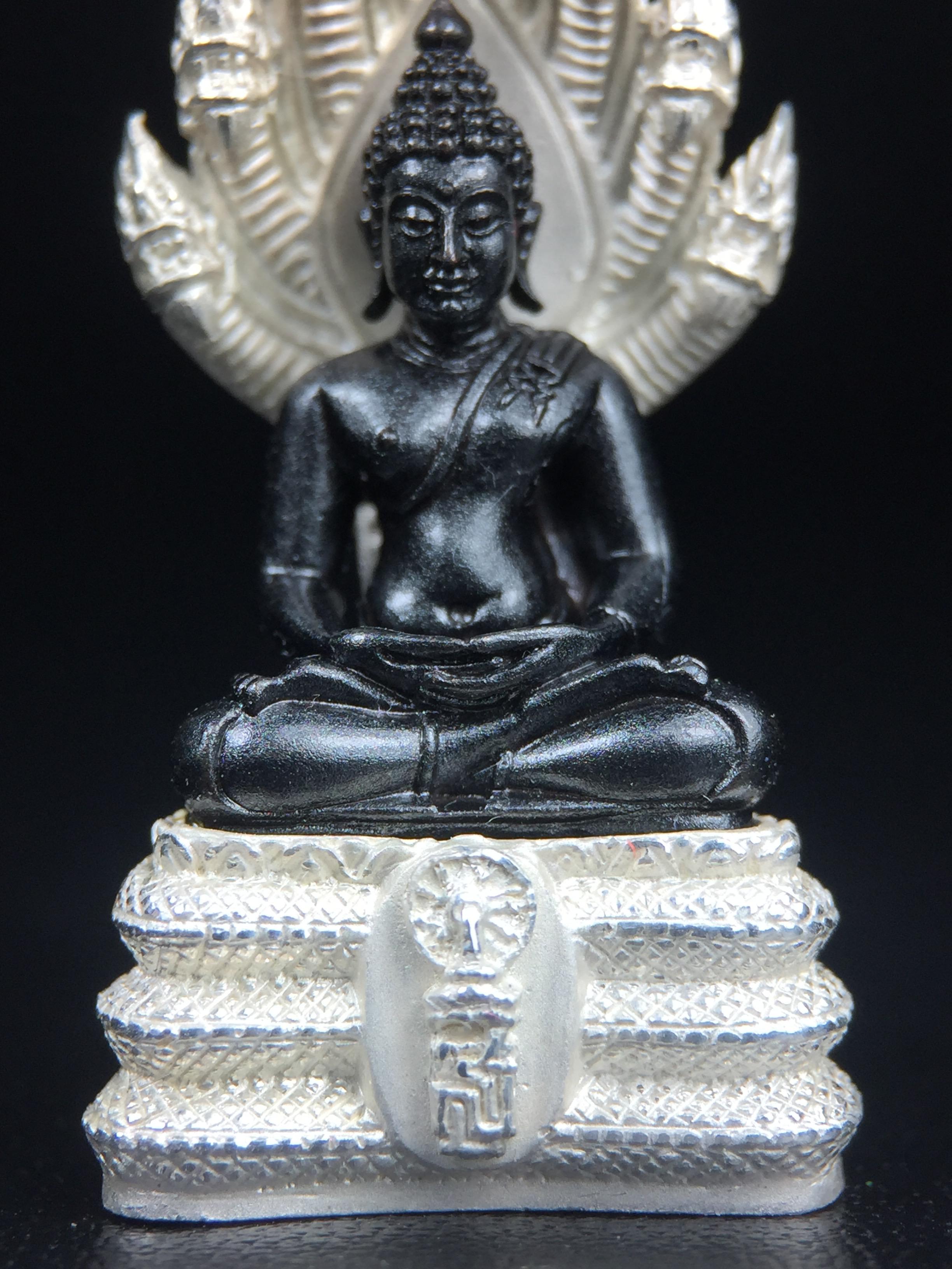 พระนาคปรก สธ. รุ่นสร้างพระอุโบสถเฉลิมพระเกียรติ 4 รอบ 84 พรรษา สมเด็จพระเทพรัตนราชสุดาฯ วัดบวรนิเวศวิหาร ปี 2543 พิมพ์ใหญ่ องค์พระเนื้อนวโลหะ ฐานนาคปรกเนื้อเงิน(สภาพ สวย )พิธีใหญ่ พุทธศิลป์งดงาม หายาก(องค์หมายเลขสวย ๘๓๘) (1 ใน 1999 องค์)