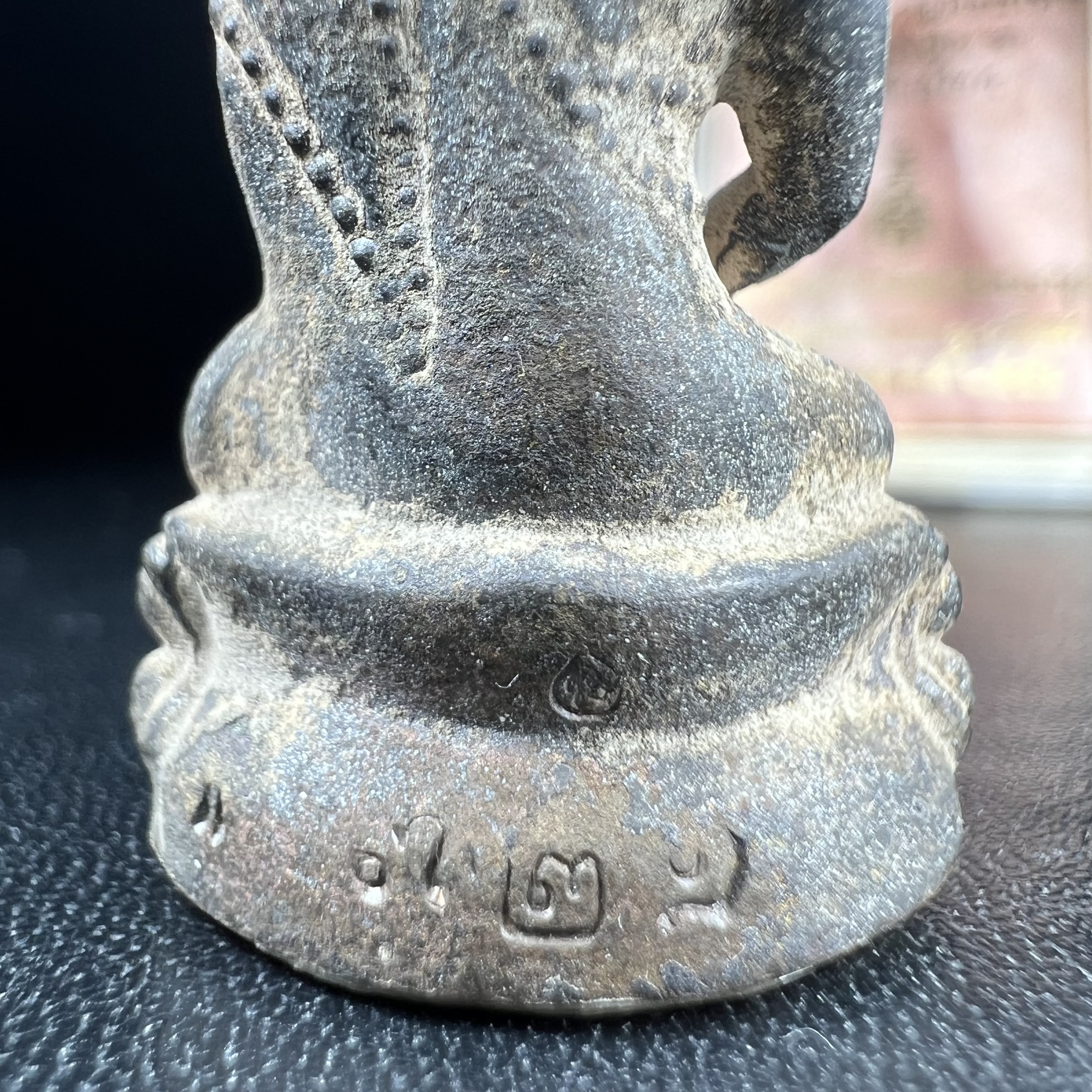 พระกริ่งชินบัญชรฉลองพระชันษา 100 ปี สมเด็จพระญาณสังวร วัดบวรนิเวศวิหาร ปี 2556 เนื้อนวโลหะผสมทองคำก้นอุดผงพรายกุมาร หลวงปู่ทิม พิธีใหญ่ มวลสารเด่น นิยม(1 ใน 599 องค์)หายาก***องค์หมายเลข ๓๒๑***