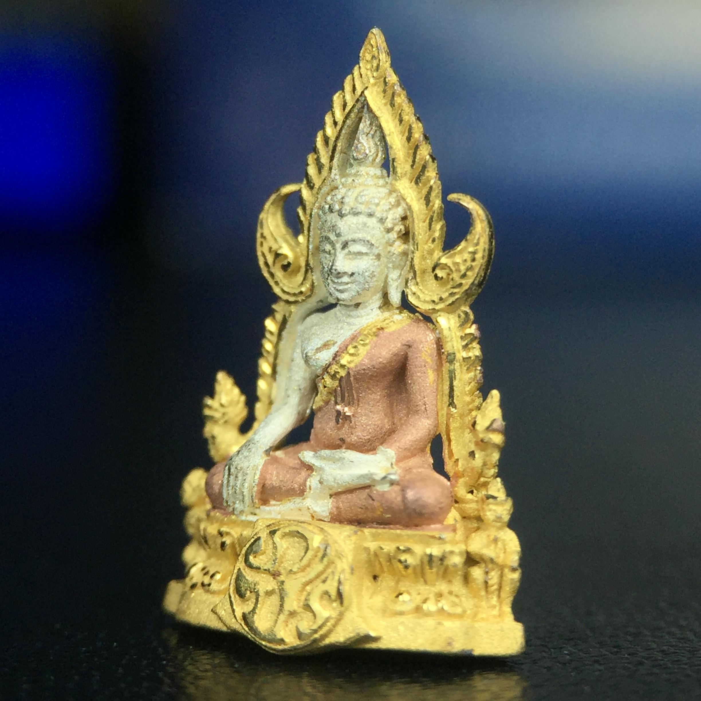 พระพุทธชินราช ภปร. โครงการ เพราะแผ่นดินนี้คือแผ่นดินเกิด เนื้อเงินชุบสามกษัตริย์ ปี2551 ขนาดหน้าตัก1/4นิ้ว (สวยงามหายาก)