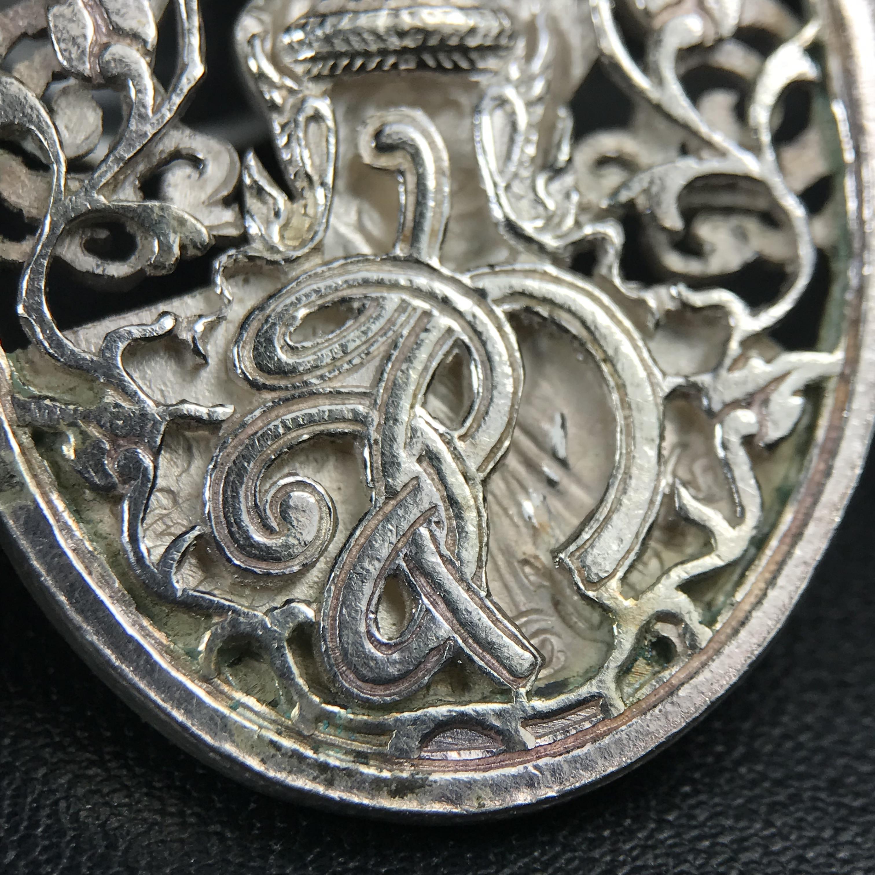 เหรียญหลวงพ่อคูณ ปริสุทโธ วัดบ้านไร่ รุ่น สก. ปี 2536 พิมพ์ลายฉลุ เนื้อเงิน(สวย งดงาม หายาก) งานมหามงคลเฉลิมพระชนมพรรษา 5 รอบ สมเด็จพระบรมราชินีนาถ จัดสร้างโดย กองพลทหารราบที่๒ ทหารเสือราชินี รักษาพระองค์ (พิธีใหญ่ ประวัติชัดเจน อีกหนึ่งรุ่นยอดนิยม)