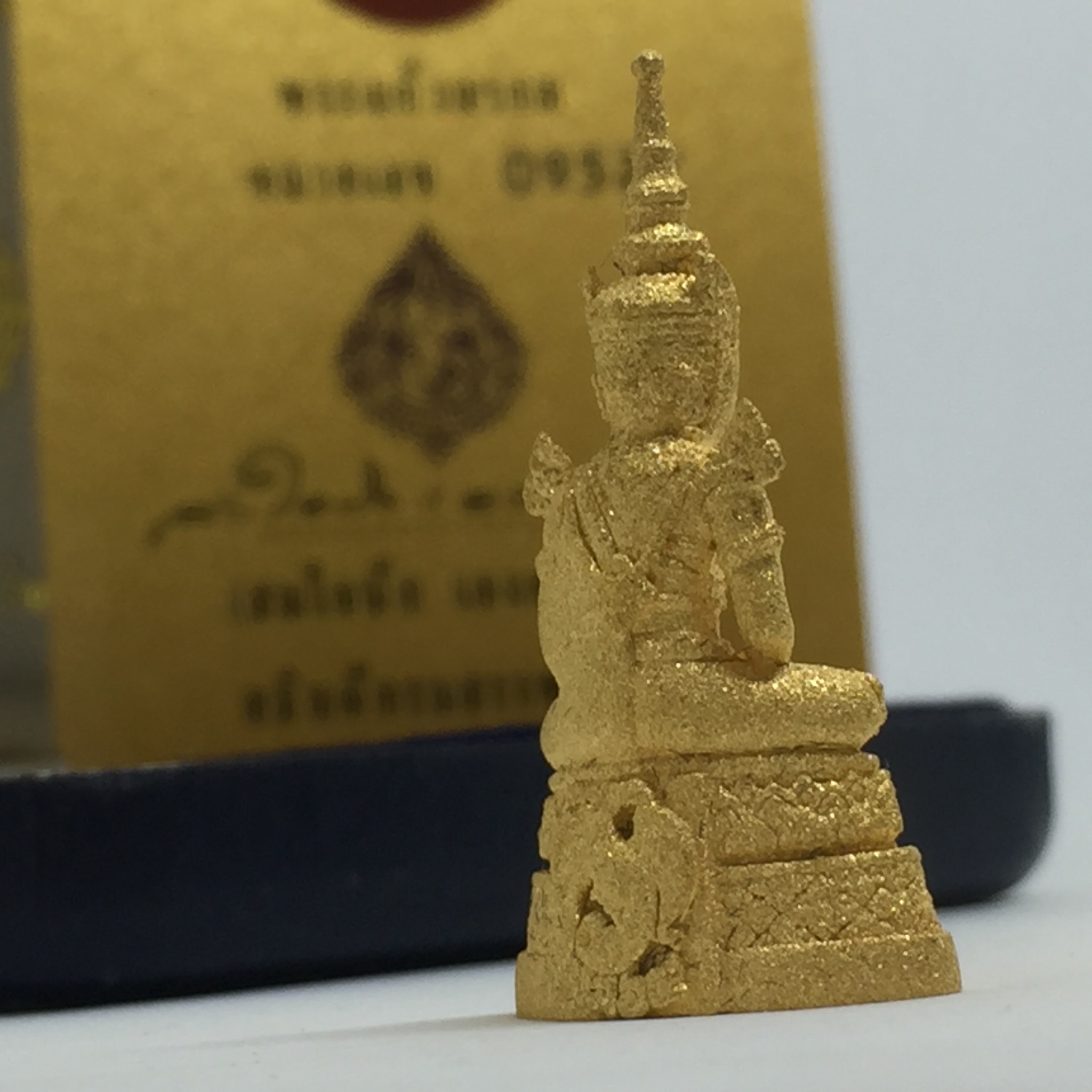 พระแก้วมรกต เนื้อทองคำพ่นทราย กรมสรรพสามิตจัดสร้างขึ้นเนื่องในโอกาสครบรอบ 64 ปีของกรมสรรพสามิต และเนื่องในวโรกาสที่พระบาทสมเด็จพระเจ้าอยู่หัวทรงครองราชย์ครบ 50 ปีในปีกาญจนาภิเษก เมื่อ พ.ศ.2539