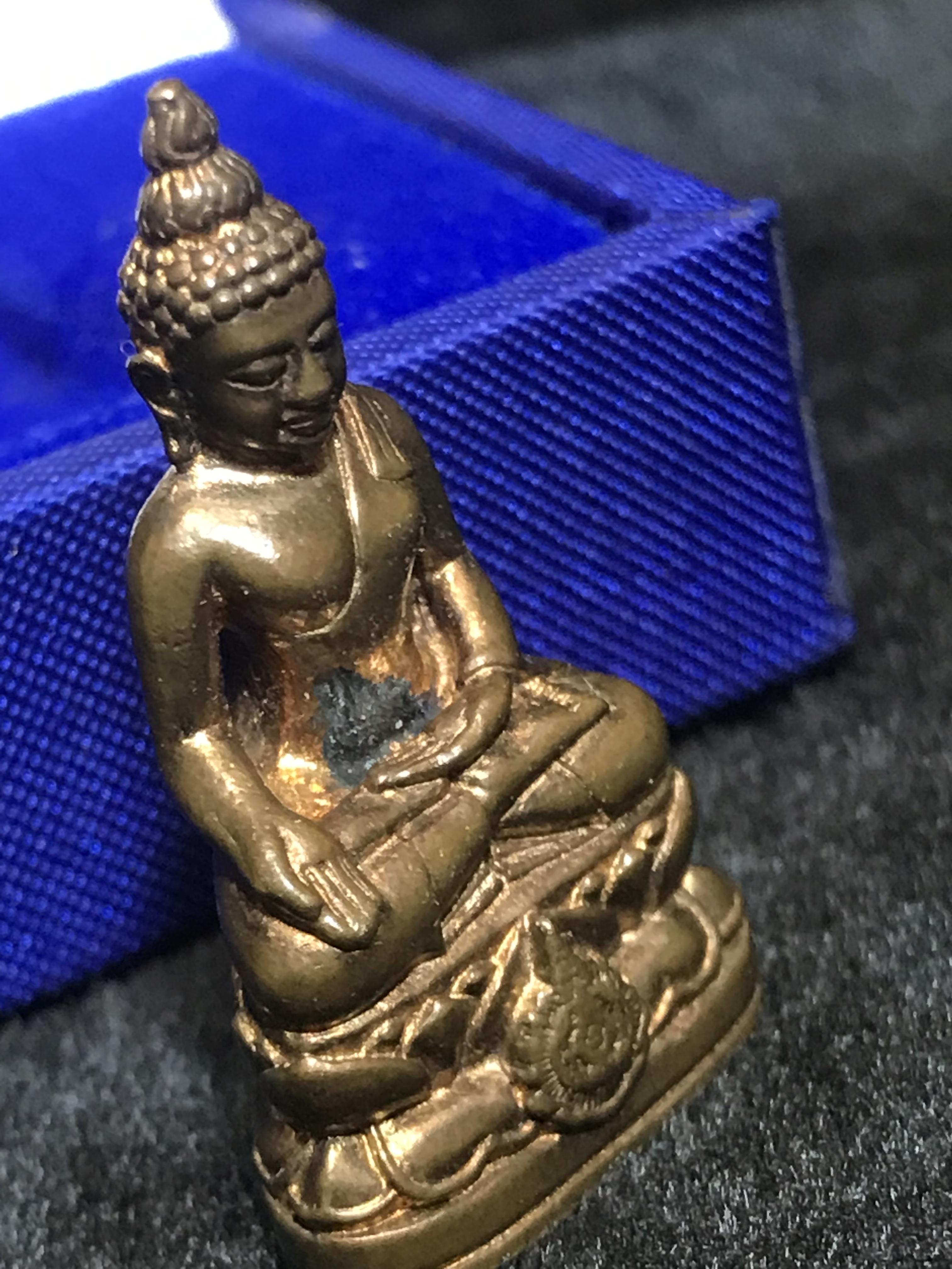 พระกริ่งไพรีพินาศ เฉลิมพระเกียรติ พระบาทสมเด็จพระเจ้าอยู่หัวรัชกาลที่9 พระชนมพรรษา 6 รอบ ปี2542เนื้อสัมฤทธิ์(บรรจุเหล็กไหล)ดีนอก-ดีใน