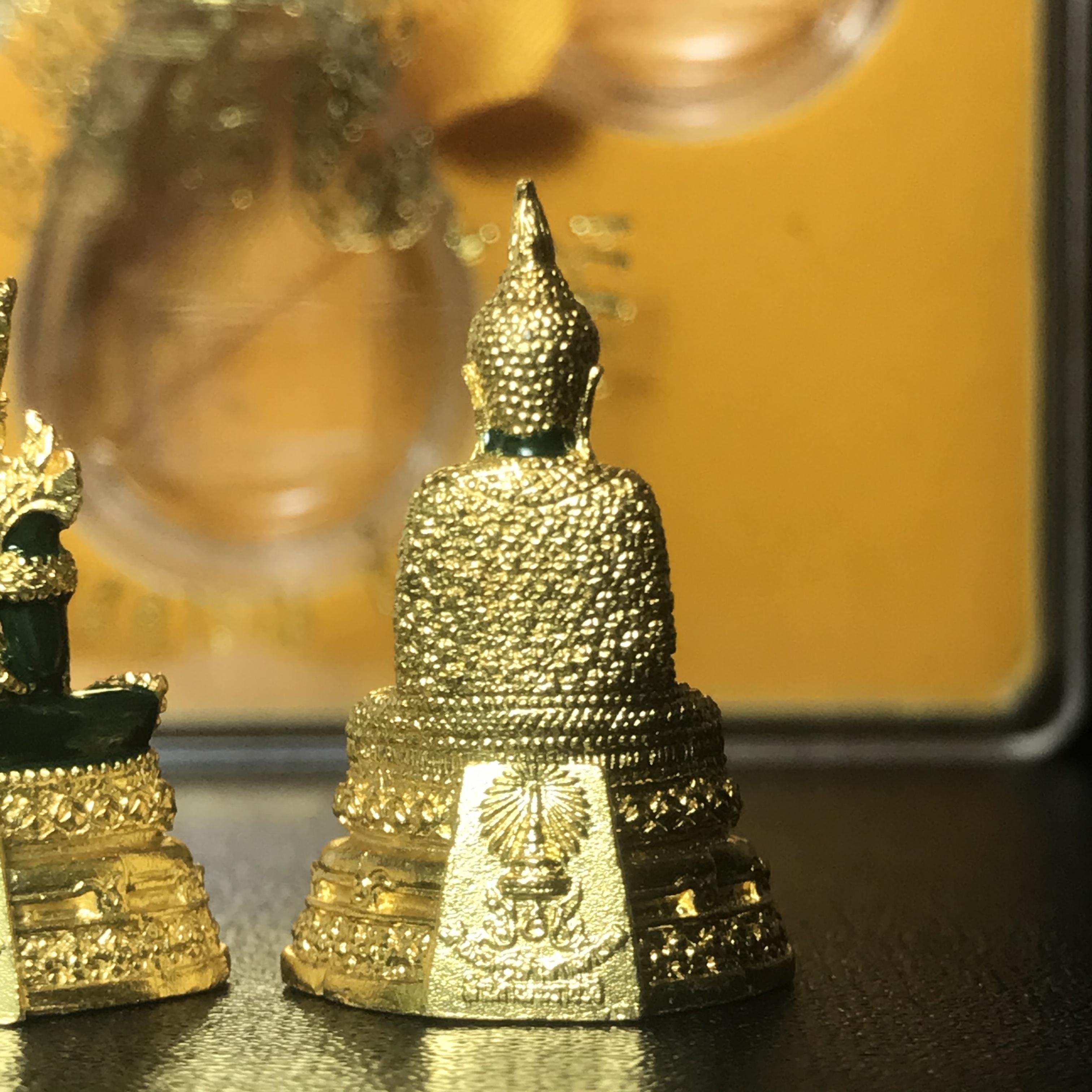 พระพุทธมหามณีรัตนปฏิมากร(พระแก้วมรกต) วัดพระศรีรัตนศาสดาราม สำนักพระราชวัง จัดสร้าง ชุด3 ฤดู ร้อน ฝน หนาว(บรรจุมวลสารใต้ฐาน)