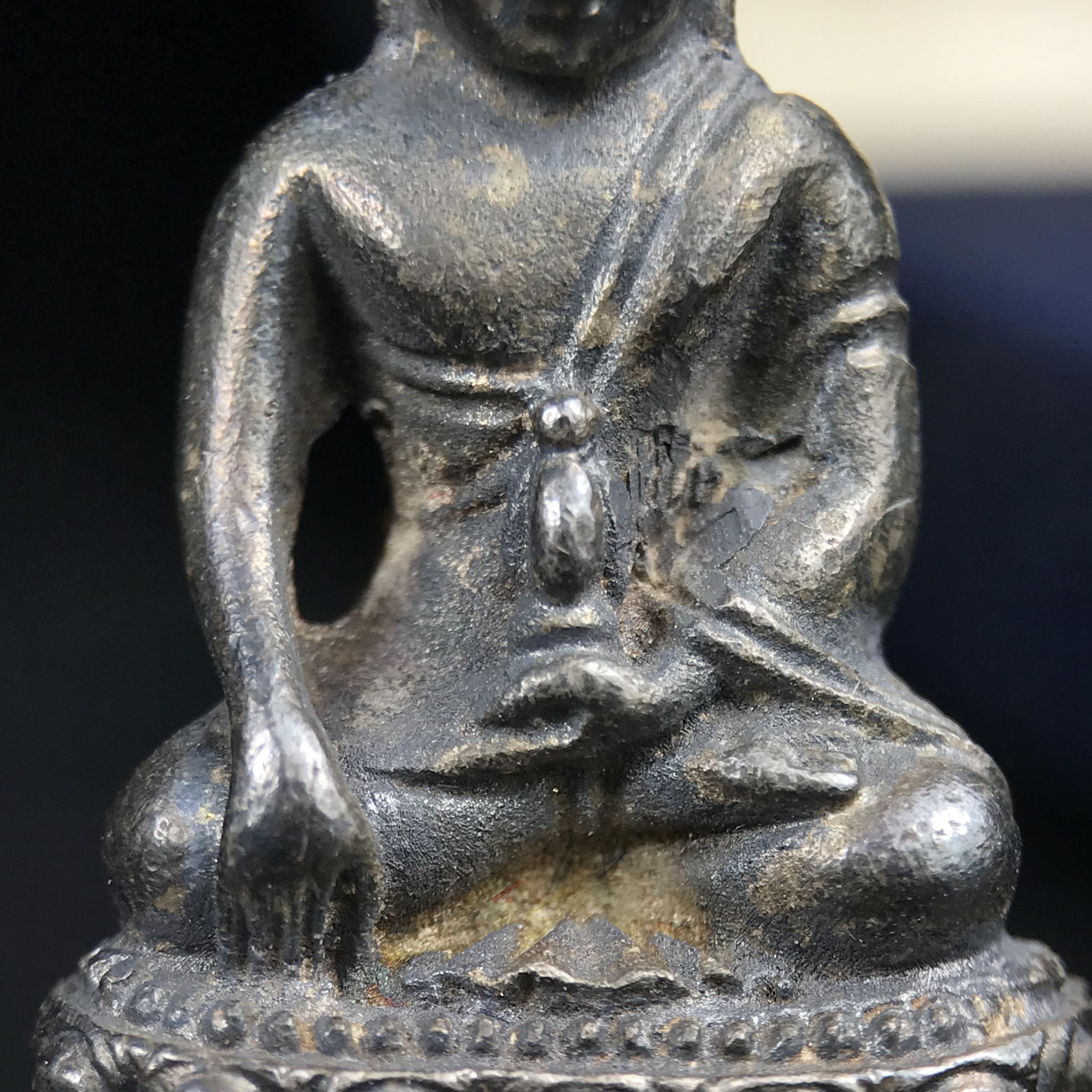 พระกริ่งศาสดา ภปร. วัดบวรนิเวศวิหาร ปี 2532 จัดสร้างในโอกาสสองทศวรรษรามาธิบดี เพื่อศูนย์การแพทย์สิริกิติ์ เนื้อเงิน(ผิวเดิมกลับดำสวยงาม) (พิธีใหญ่ มวลสารมงคล สวยงามเข้มขลัง)สมเด็จพระญาณสังวร สมเด็จพระสังฆราชฯเสด็จเททอง