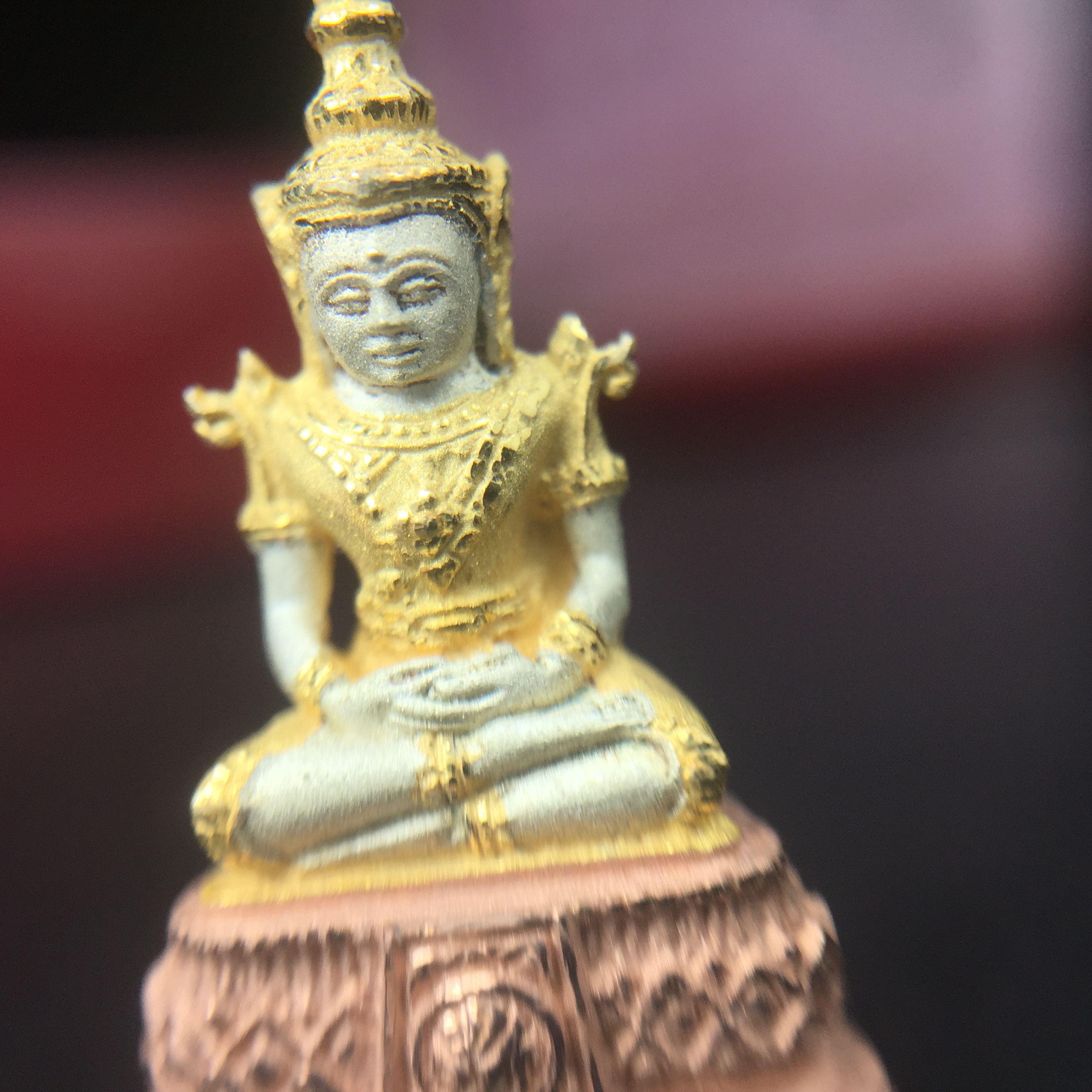 พระแก้วมรกต ภปร.(รุ่นแรก) ปี2545 รุ่นฉลองกรุงรัตนโกสินทร์ครบ 220 ปี เนื้อเงินสามกษัตริย์ พิมพ์เล็ก หล่อลอยองค์