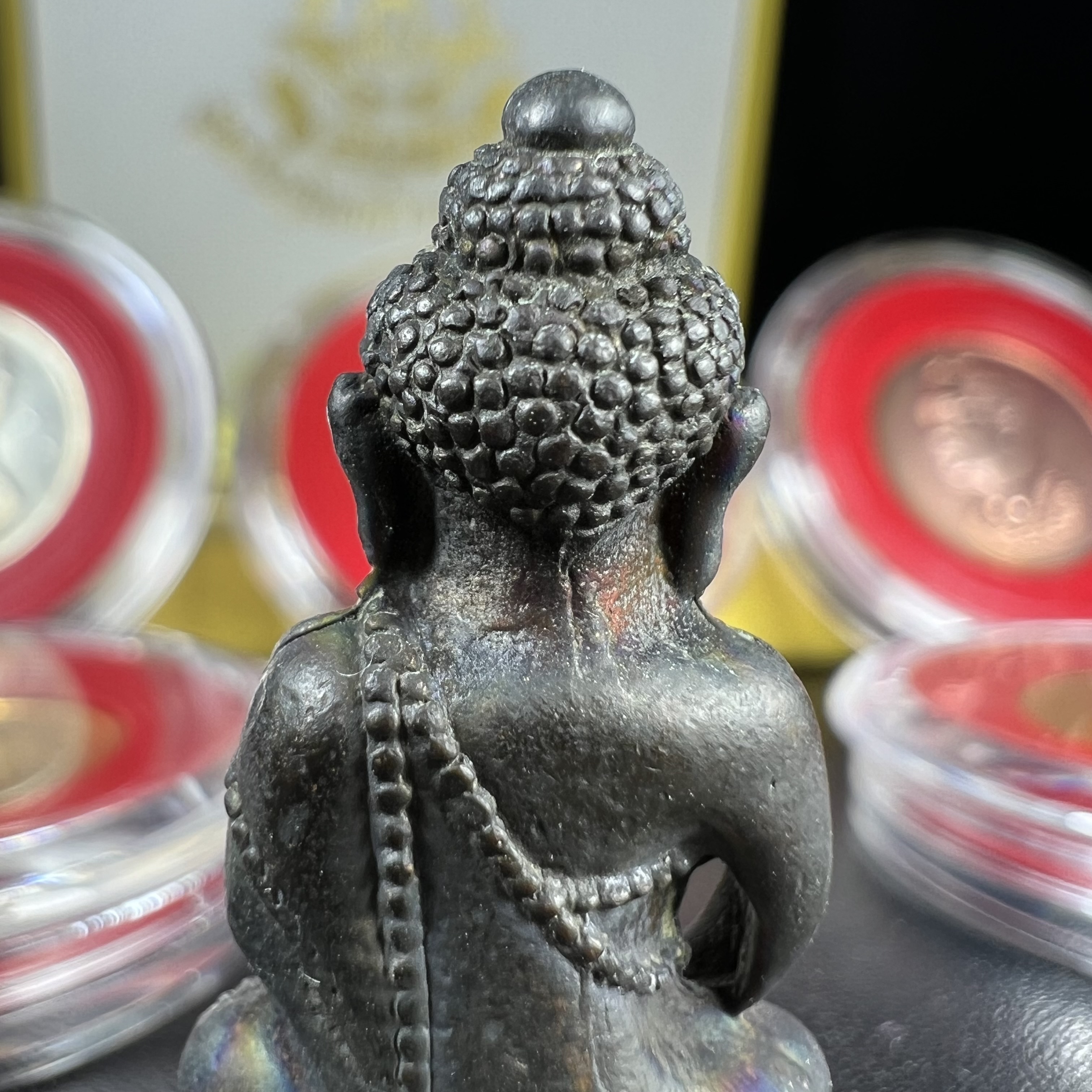 วัตถุมงคลคุ้มเกล้าฯ มหามงคลเฉลิมพระชนมพรรษา 6 รอบ รัชกาลที่ 9 ชุดพิเศษกรรมการ(สุดหายาก) (ในหลวงรัชกาลที่9 ทรงจุดไฟพระฤกษ์และเททอง พิธีใหญ่)ยอดนิยมหายาก