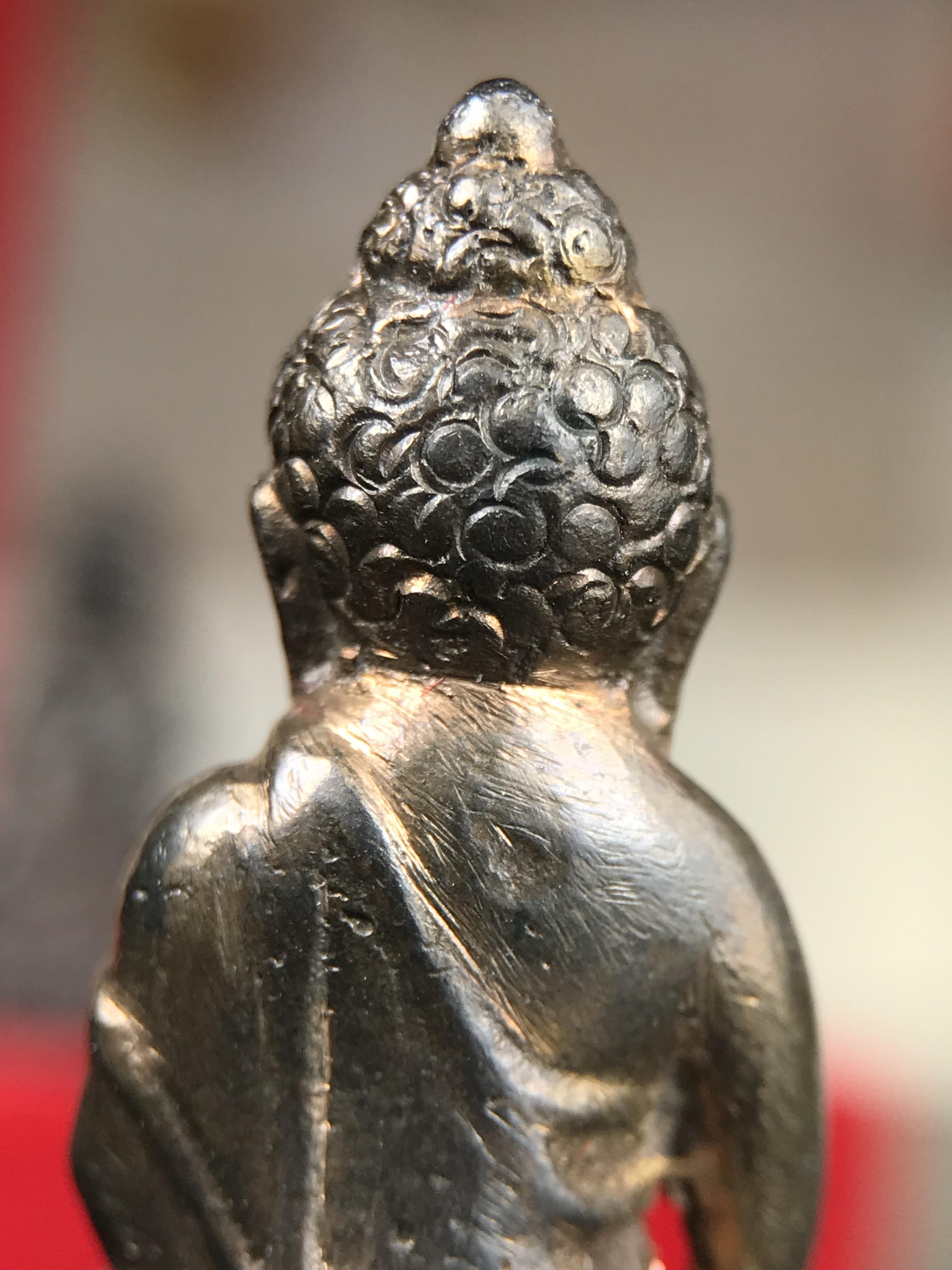 พระกริ่ง-พระชัยวัฒน์ ปวเรศ วัดบวรนิเวศวิหาร ปี 2530 พระบาทสมเด็จพระเจ้าอยู่หัวรัชกาลที่ 9 เจริญพระชนมพรรษา 5 รอบนักษัตริย์(ในหลวง ร.9 เสด็จเททอง)(บรรจุผงจิตรลดาเส้นเกศาในหลวงรัชกาลที่9)พร้อมสูจิบัตรเดิมตอนจัดสร้าง(สภาพสวยครบสมบูรณ์))พิธีใหญ่ รุ่นยอดนิยม