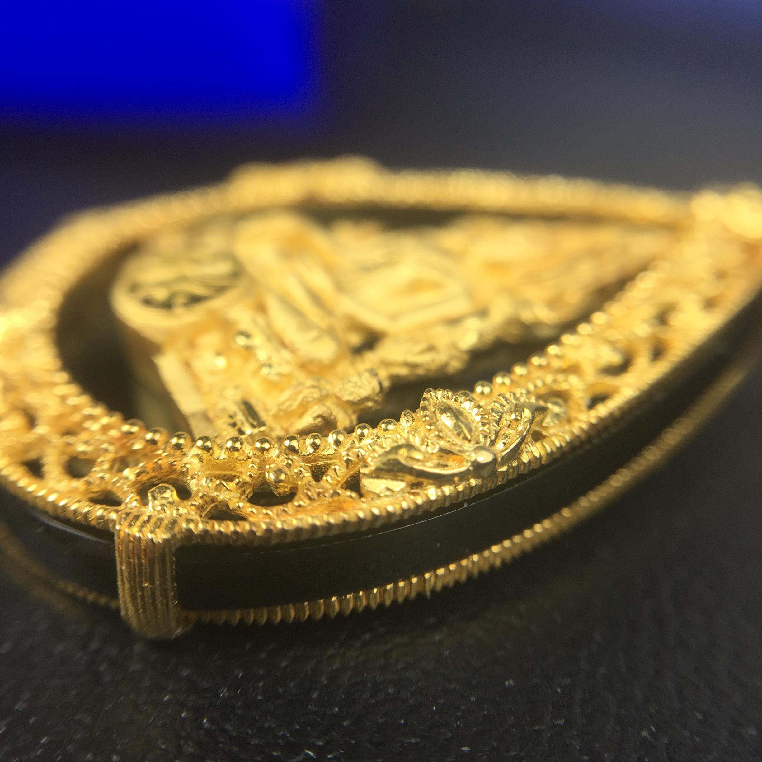 เหรียญพระพุทธชินราช ภปร. รูปหยดน้ำ โครงการ เพราะแผ่นดินนี้คือแผ่นดินเกิด เนื้อทองคำ (นน.รวม 7.3 กรัม) ปี2551 (ขนาด 21 x 29 มม.) (สวยงามหายาก)1ใน 3000องค์