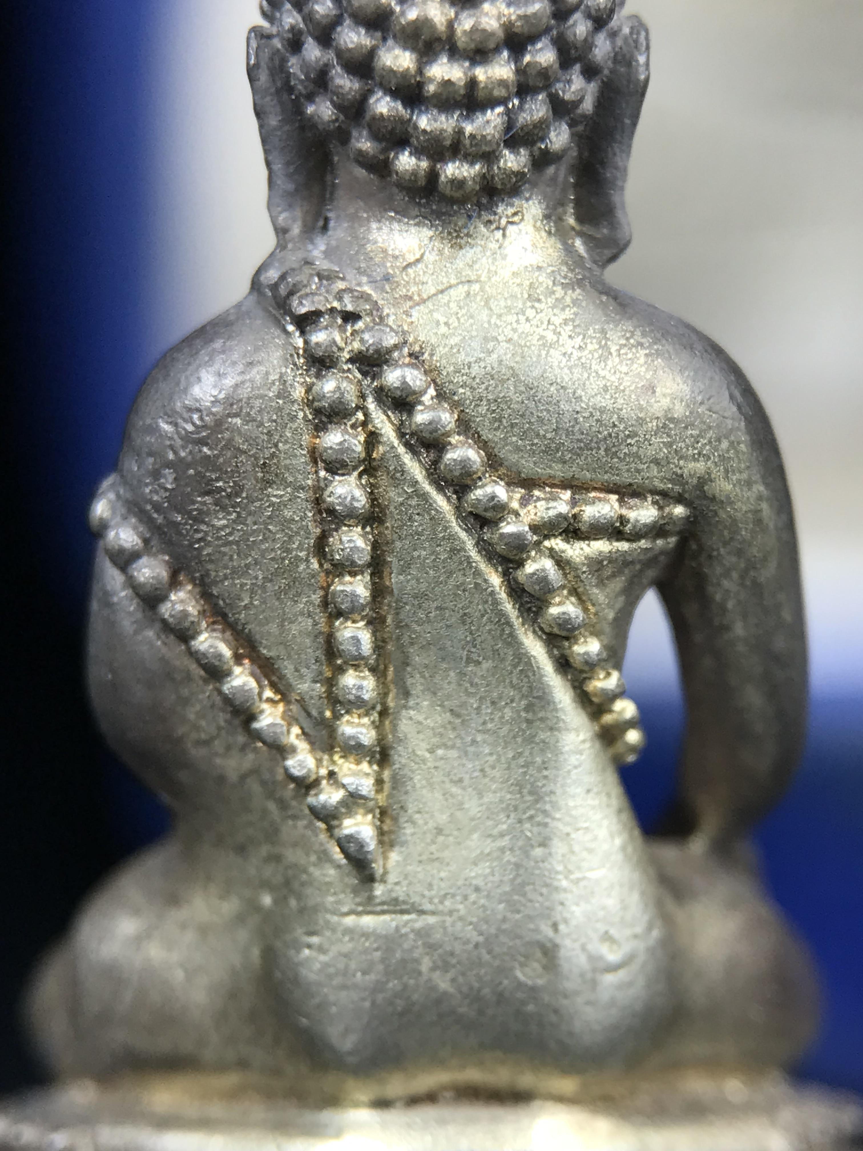 พระกริ่งศิรากาศ ภปร.(พระกริ่งคุ้มเกล้า)วัตถุมงคล"คุ้มเกล้าฯ" มูลนิธิ “คุ้มเกล้า” ในพระบรมราชูปถัมภ์ จัดสร้าง โรงพยาบาลภูมิพล เนื้อเงิน(พิมพ์หน้าไทย)(สภาพผิวเดิมขึ้นน้ำทองเก่าเก็บอย่างดีพร้อมกล่องบรรจุสวยมากมาก!)(ในหลวงรัชกาลที่9เสด็จเททอง)(พิธีใ