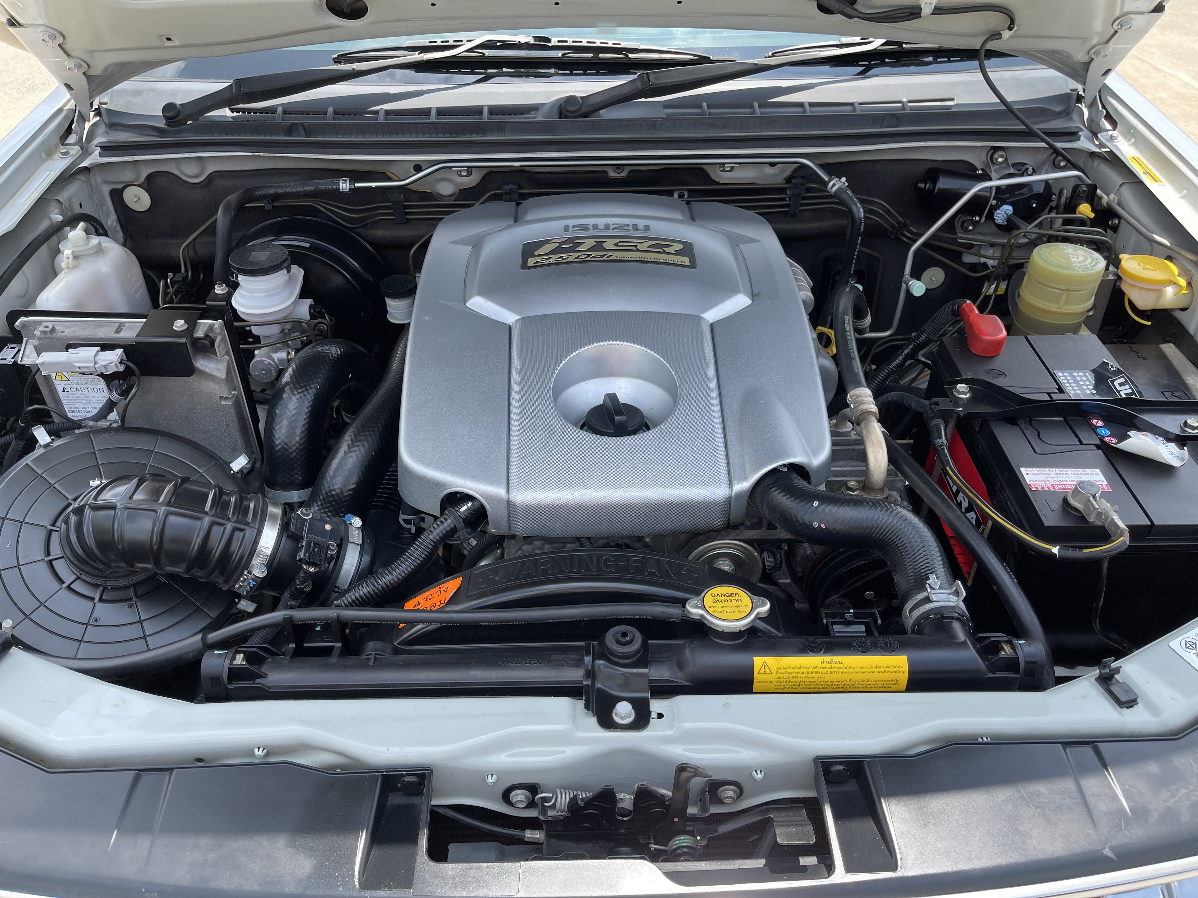 Isuzu Dmax Cab Hilander 2.5 Abs 2010 เงิน