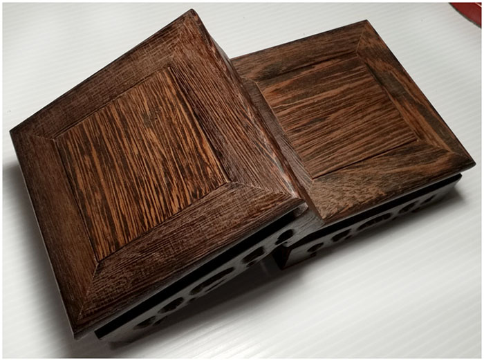 ฐานหรือกี๋ไม้ สี่เหลี่ยมเล็ก หน้าท๊อป 10cm อันละ