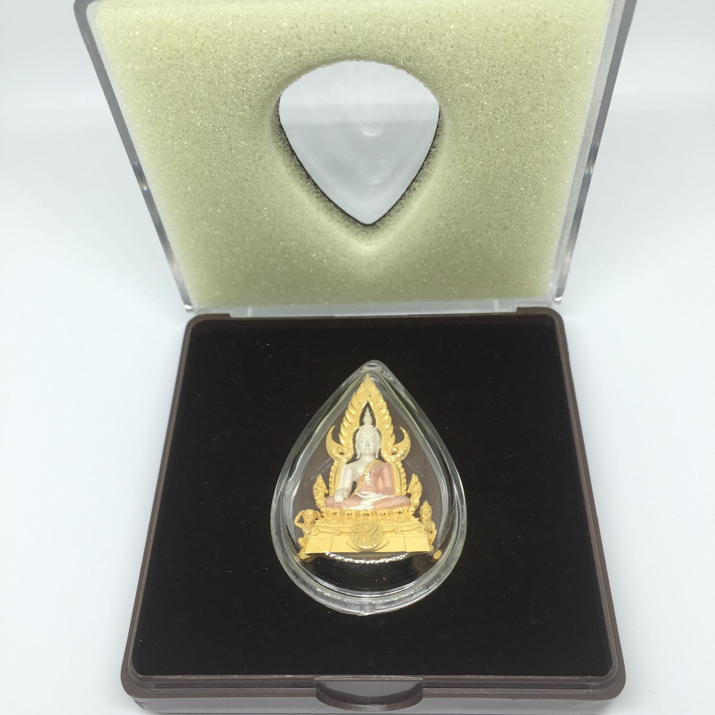 พระพุทธชินราช ภปร โครงการ "เพราะแผ่นดินนี้ คือ แผ่นดินเกิด"ปี2548 เนื้อสามกษัตริย์ ขนาด1/2 นิ้ว