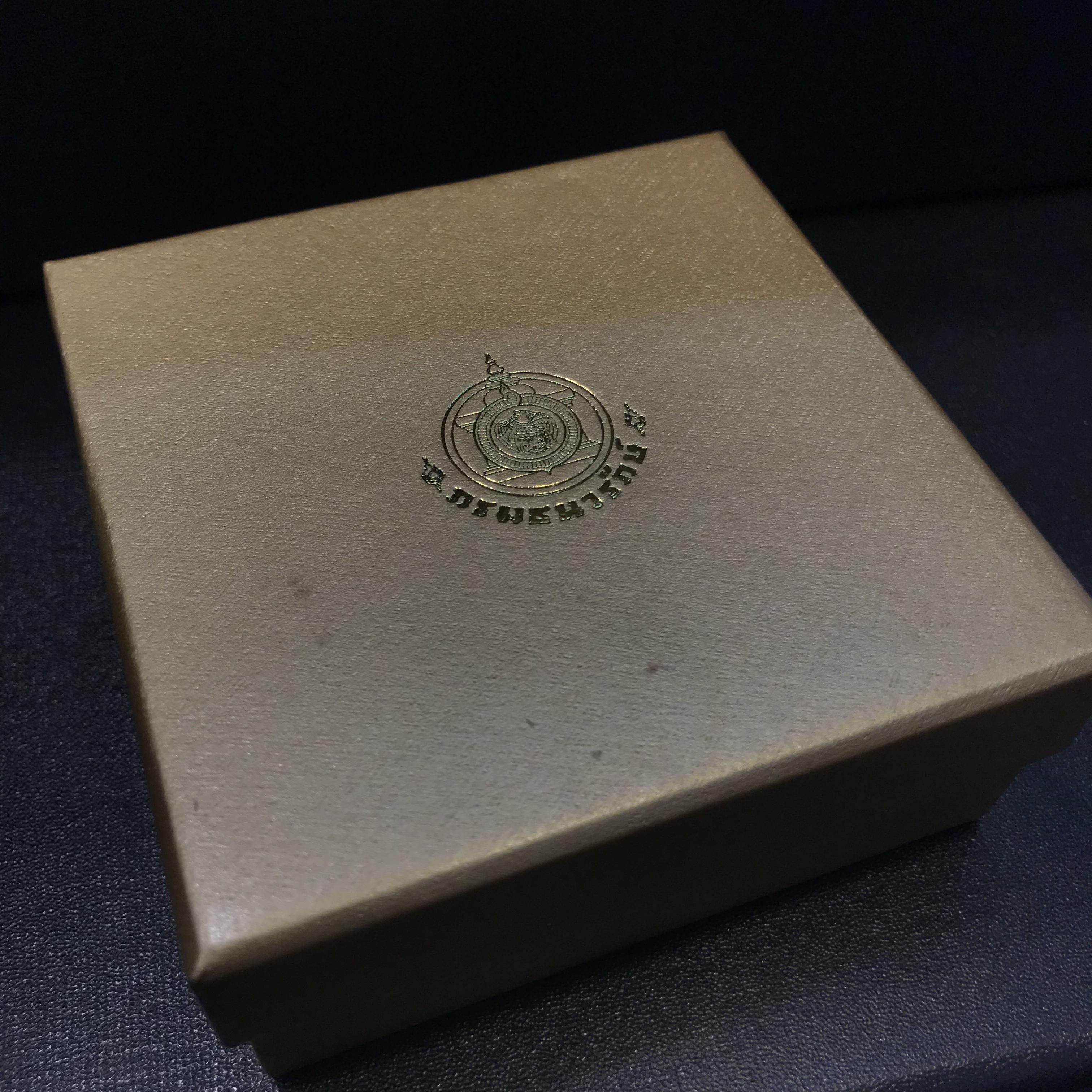 เหรียญที่ระลึก พระราชพิธีถวายพระเพลิงพระบรมศพ พระบาทสมเด็จพระปรมินทรมหาภูมิพลอดุลยเดช บรมนาถบพิตร เนื้อทองคำ