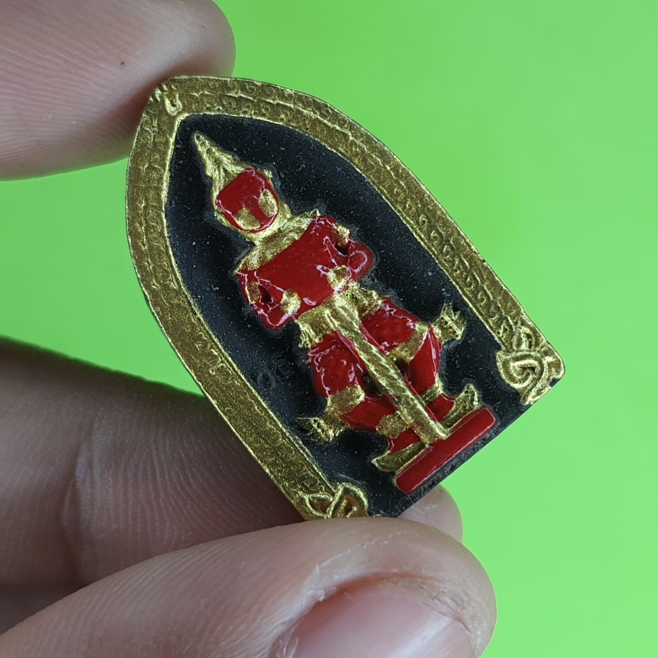 พระเครื่อง ท้าวเวสสุวรรณ เลี่ยมกรอบสีดำ แต่ง สีแดง รุ่น แก้ปีชง รวยไม่จบ จนไม่เป็น ภัยไม่มี ท้าวเวสสุวรรณ พระแท้ ท้าวเวสสุวัณ